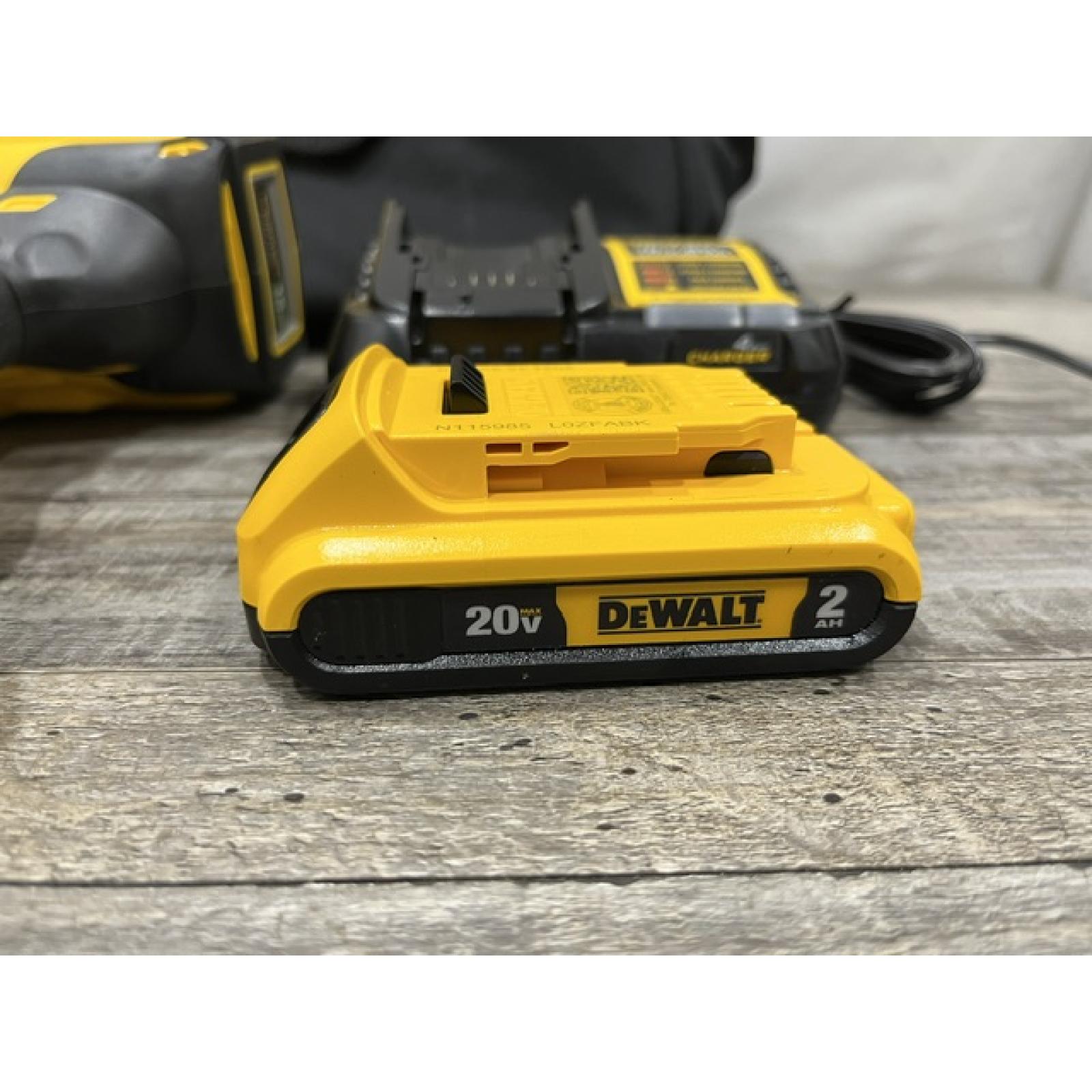 AS-IS DEWALT 20V MAX XR Lithium-Ion Cordless 2-1/2 in. 15-Gauge Finish Nailer Kit