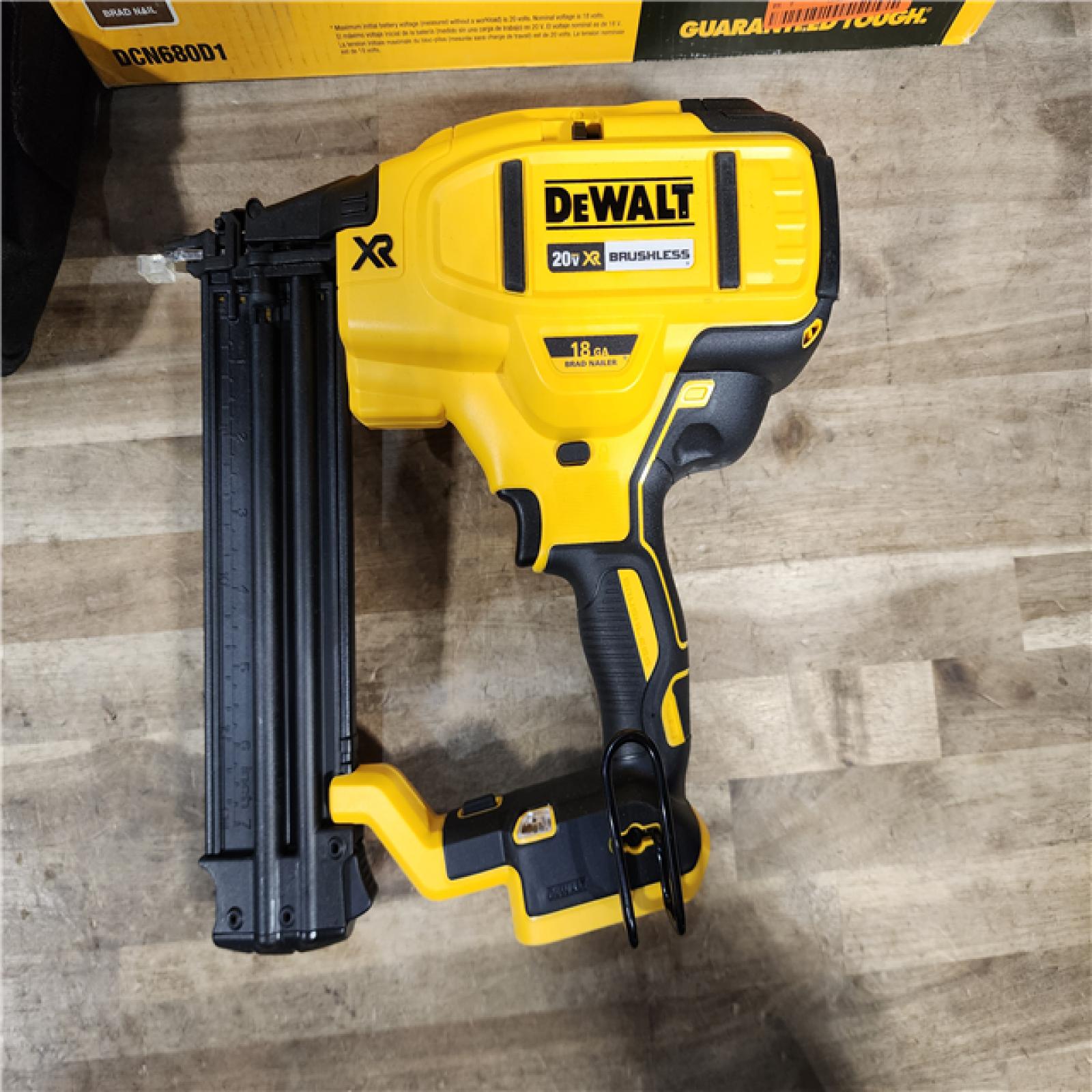 HOUSTON LOCATION - AS-IS (APPEARS LIKE NEW) DEWALT 20V MAX XR 18 Gauge Brad Nailer Kit