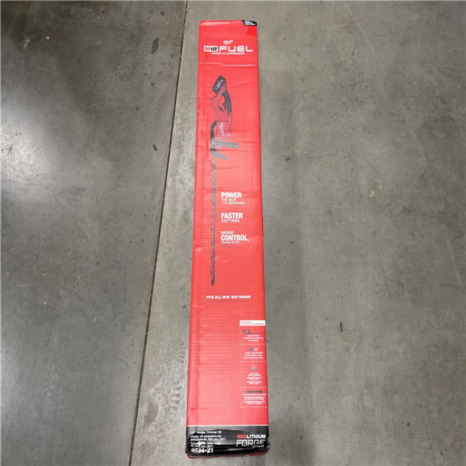 NEW - Milwaukee FUEL 18V 30 in. Brushless Cordless Battery Powered Hedge Trimmer Kit