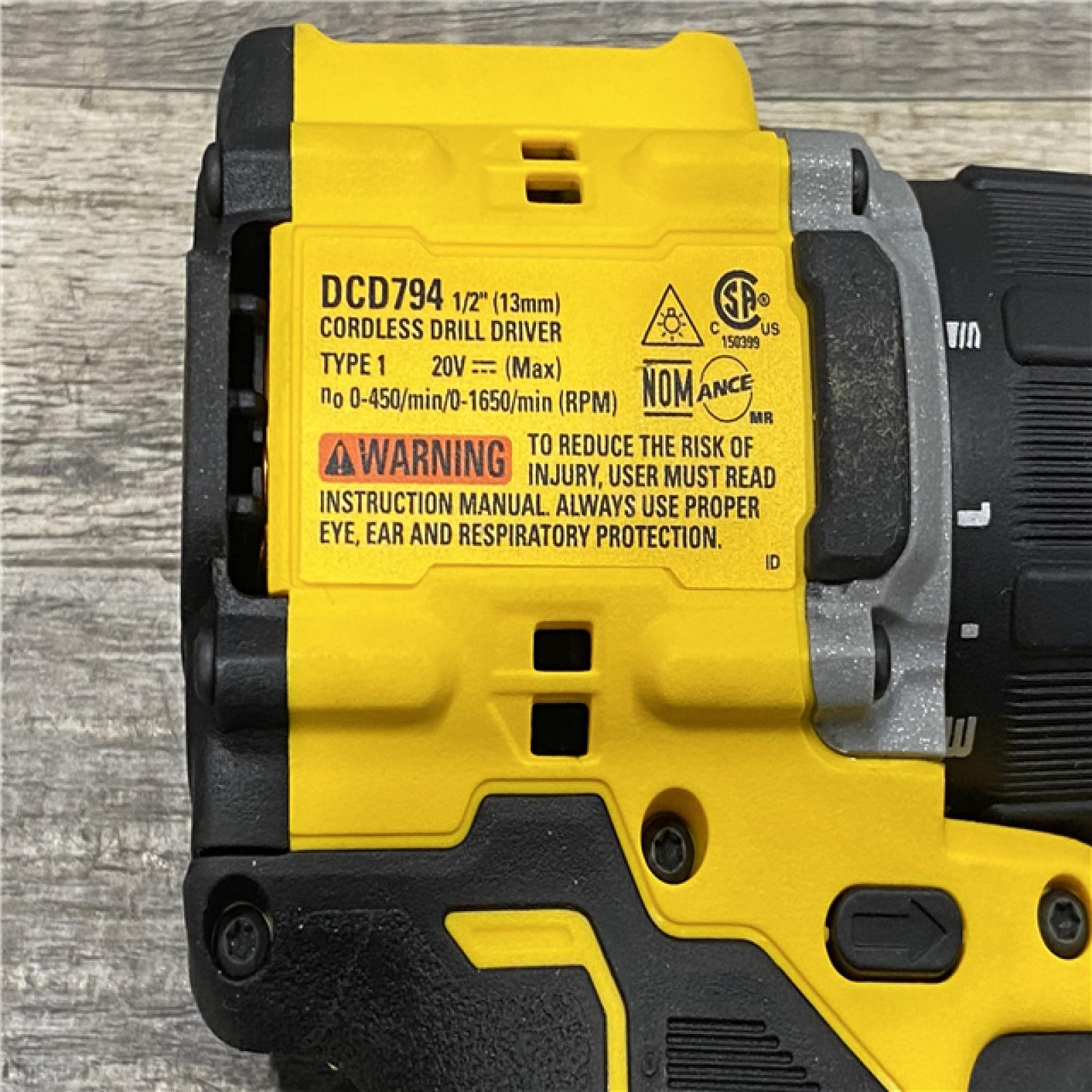 AS-IS DEWALT ATOMIC 20-Volt MAX Lithium-Ion Cordless Combo Kit