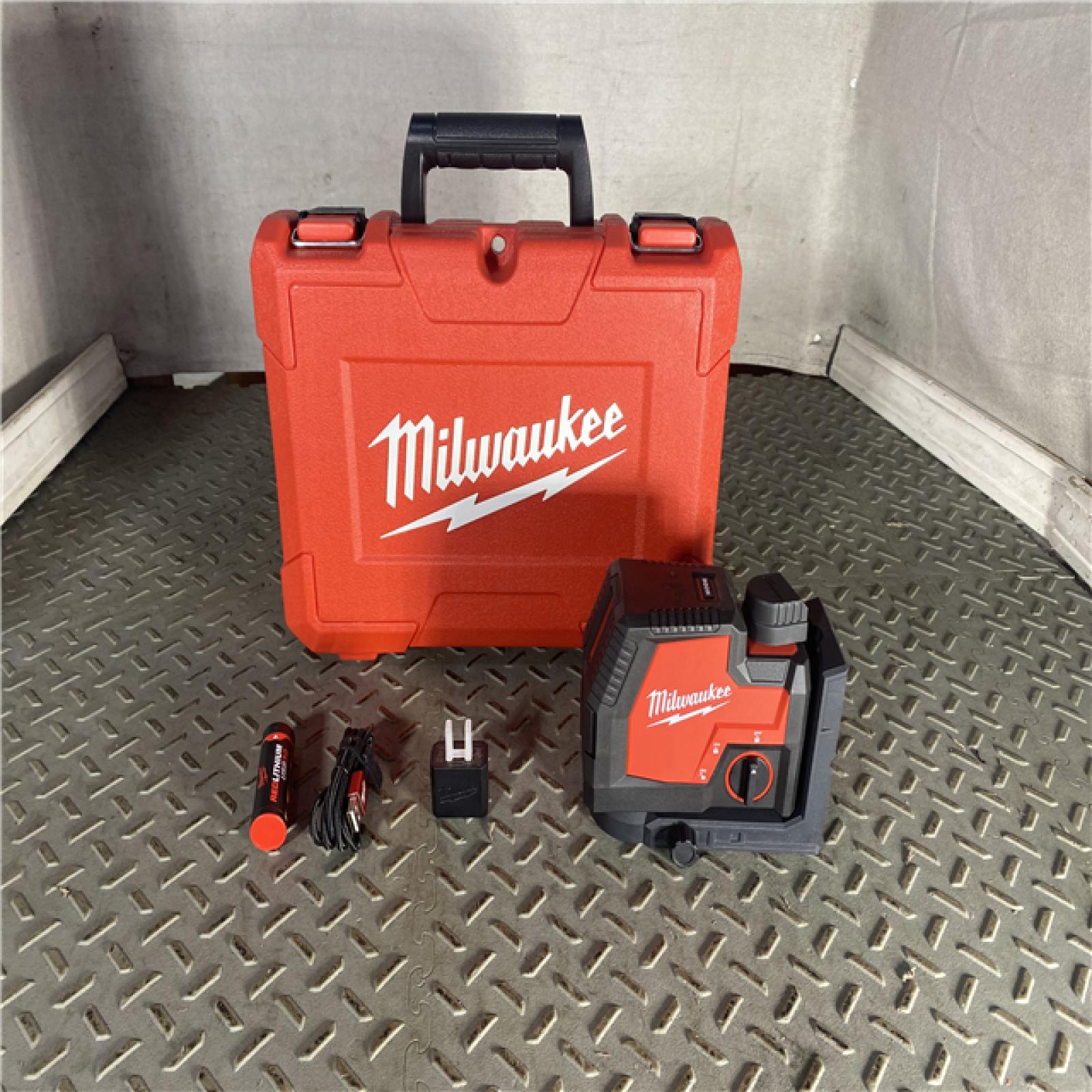 HOUSTON LOCATION ASIS100 Ft. REDLITHIUM LithiumIon USB Green