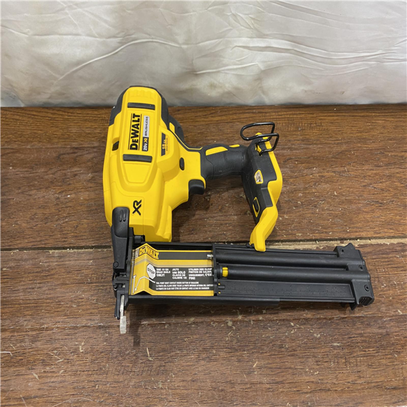 AS-IS DEWALT 20V MAX XR 18 Gauge Brad Nailer Kit