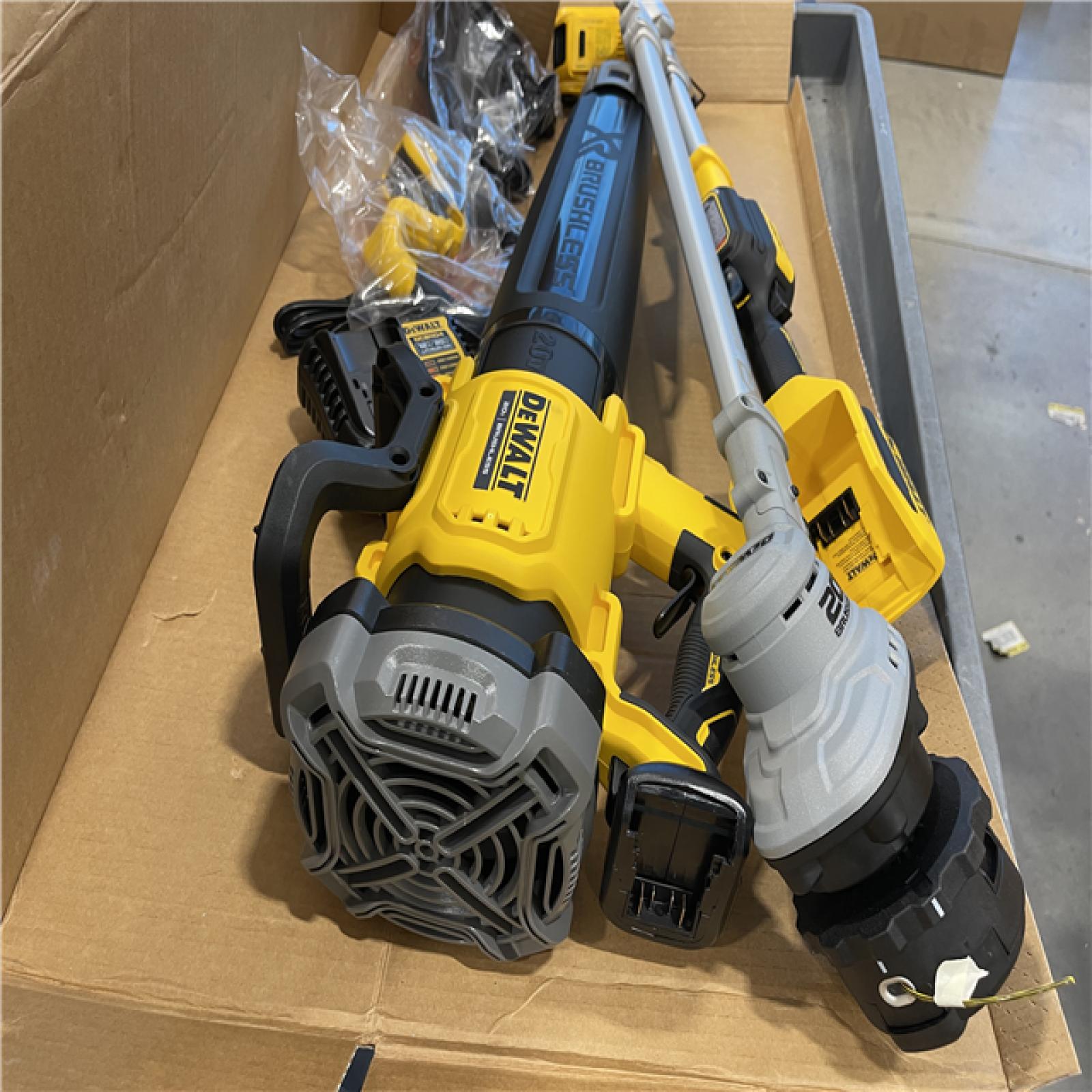 AS-IS - DEWALT 20V MAX Cordless Battery Powered String Trimmer & Blower Combo Kit