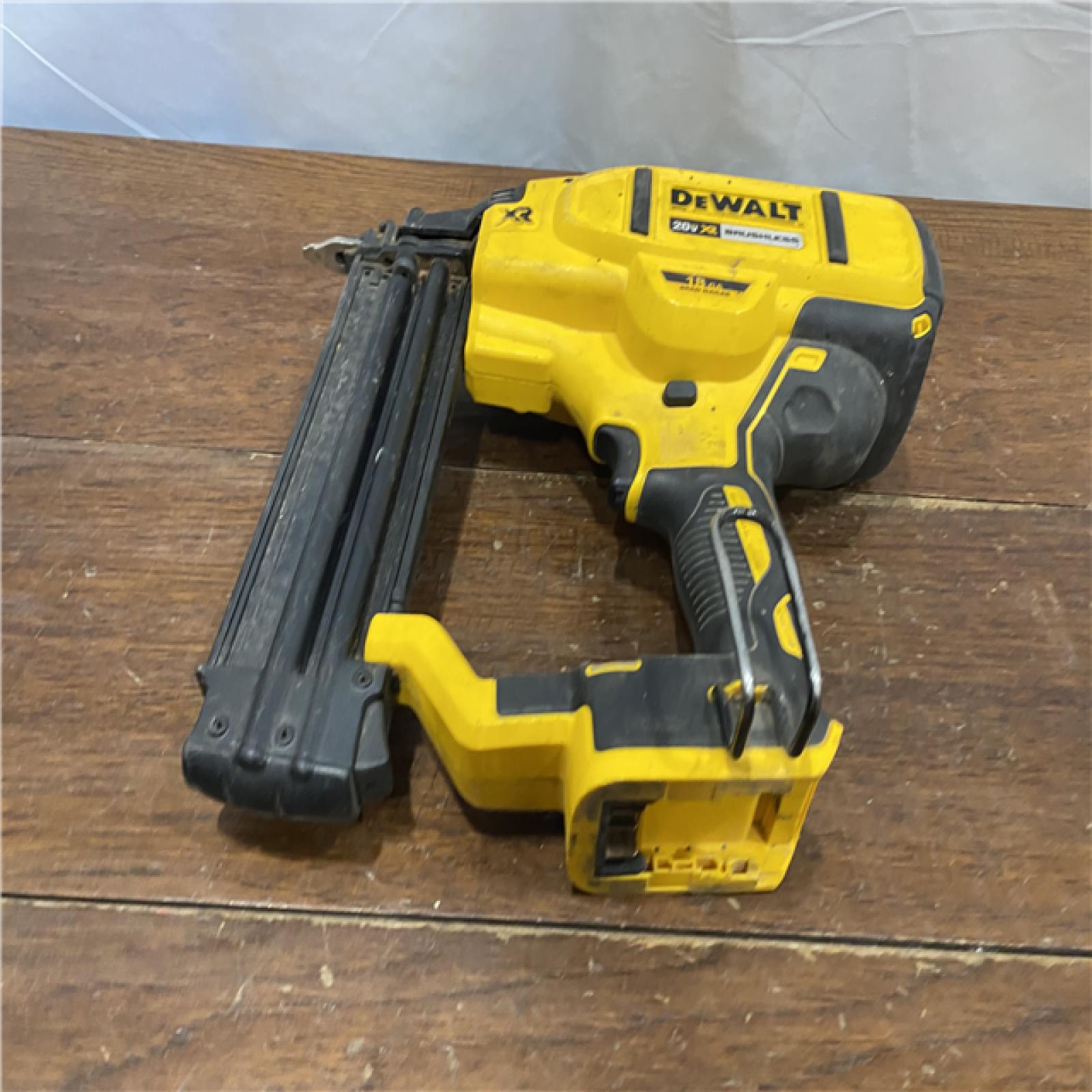 AS-IS DEWALT 20V MAX XR 18 Gauge Brad Nailer Kit