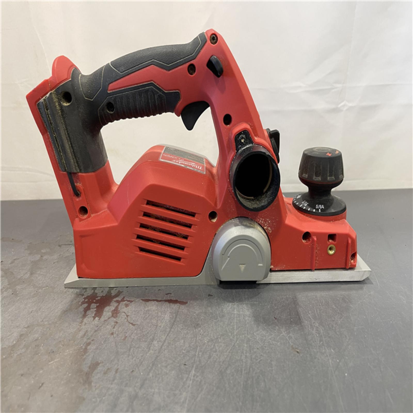 AS-IS - Milwaukee M18 18V Lithium-Ion Cordless 3-1/4 in. Planer