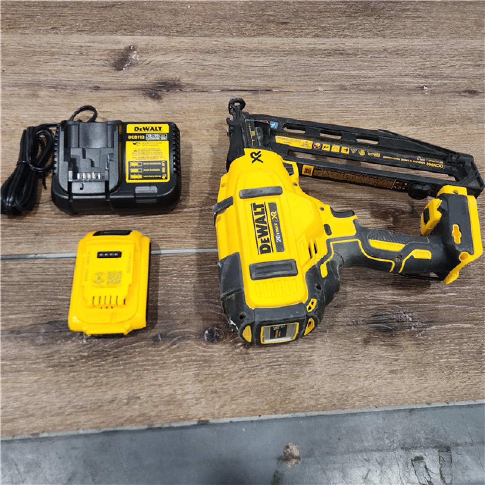 ASIS DeWalt DCN660D1 20V 16 Gauge Cordless Angled Finish Nailer Kit W