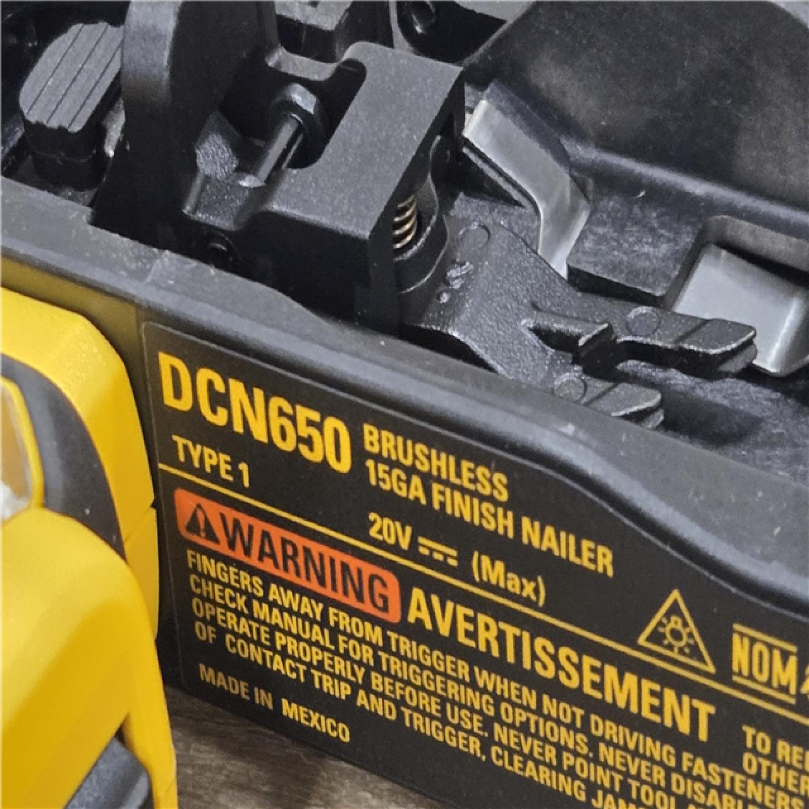 AS-IS DEWALT 20V MAX XR Cordless 2-1/2 in. 15-Gauge Finish Nailer Kit
