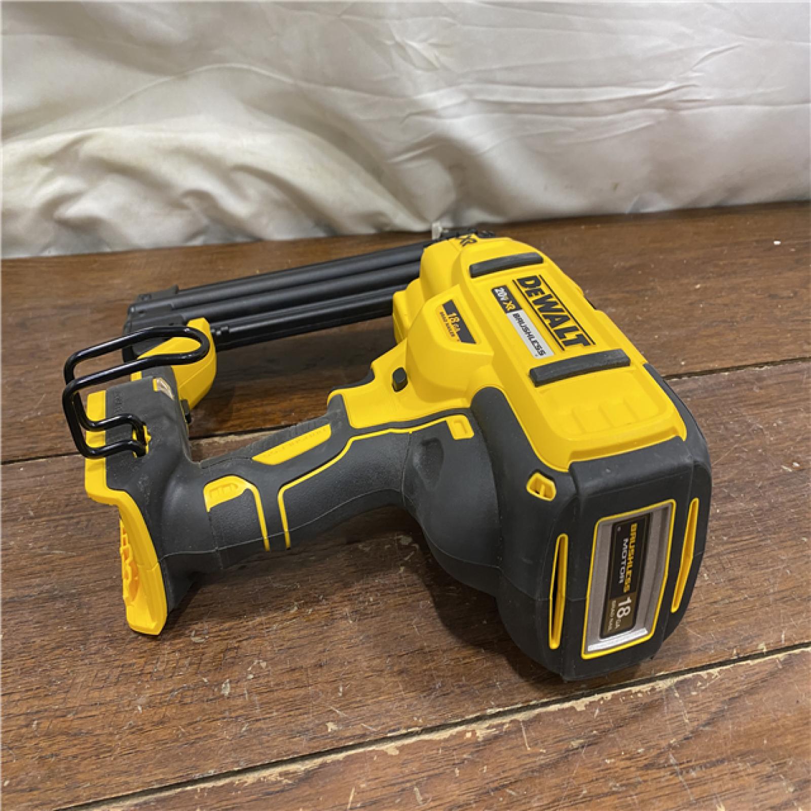 AS-IS DEWALT 20V MAX XR 18 Gauge Brad Nailer Kit