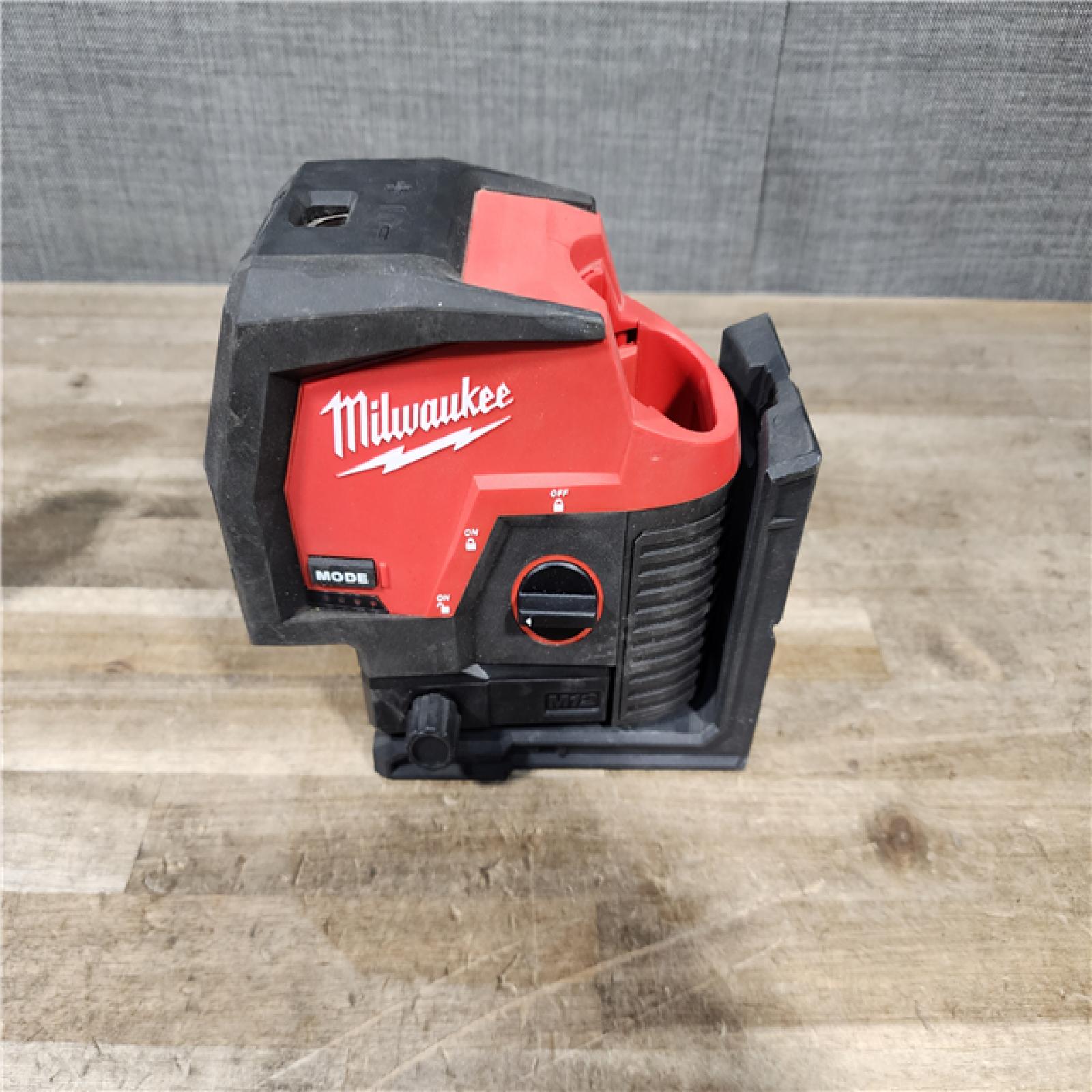 HOUSTON LOCATION - AS-IS Milwaukee Green 125 Ft. Cross Line and Plumb Points Laser Level Kit