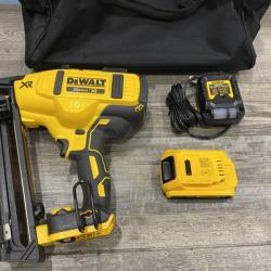 AS-IS DEWALT 20V MAX XR 16-Gauge Electric Cordless Angled Finishing Nailer Kit