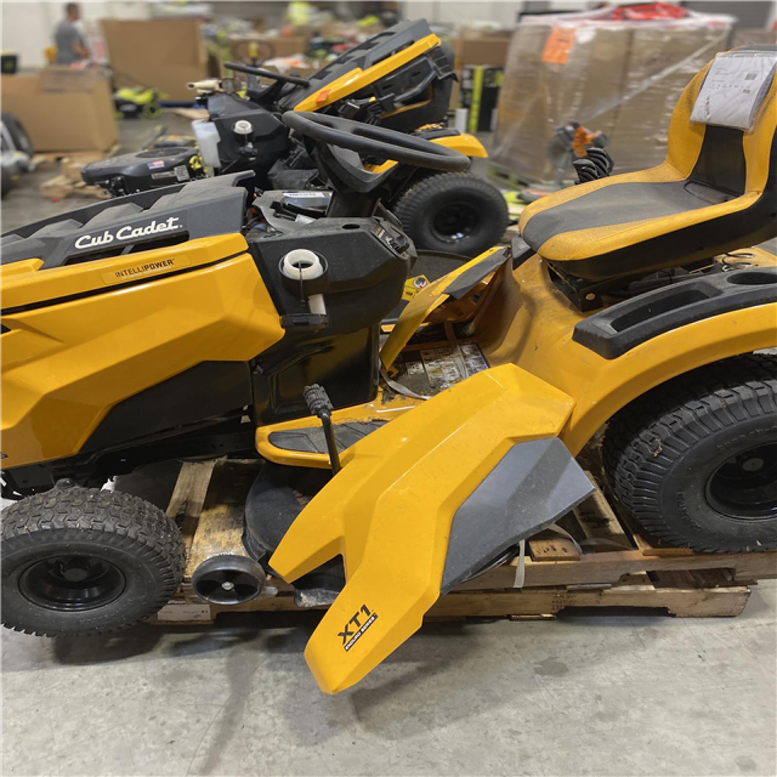 Dallas Location - As-IsCub Cadet XT1 Enduro LT 42 in. 547cc Engine Gas Riding Lawn Tractor