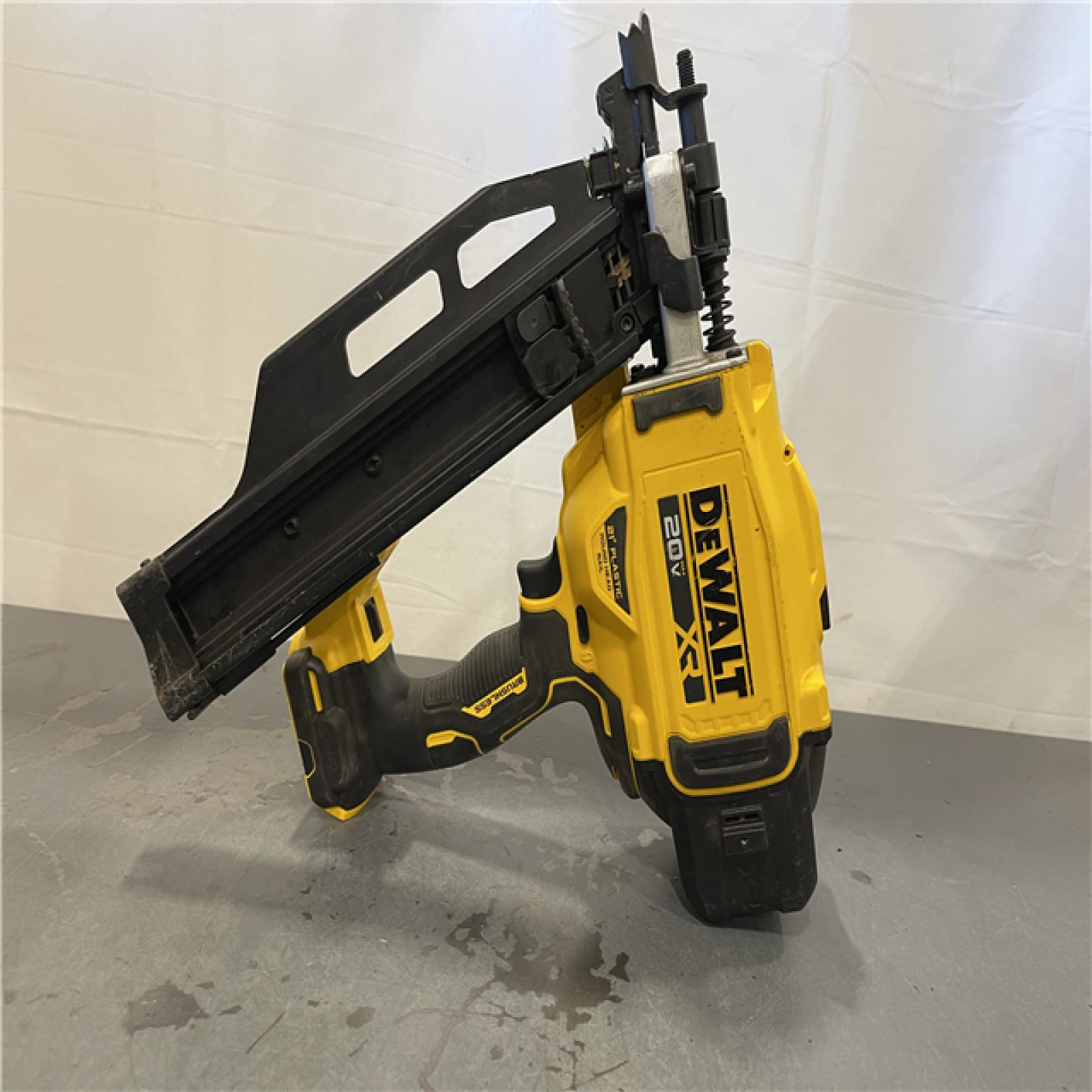 AS-IS - DEWALT 20-Volt 21° Cordless Framing Nailer