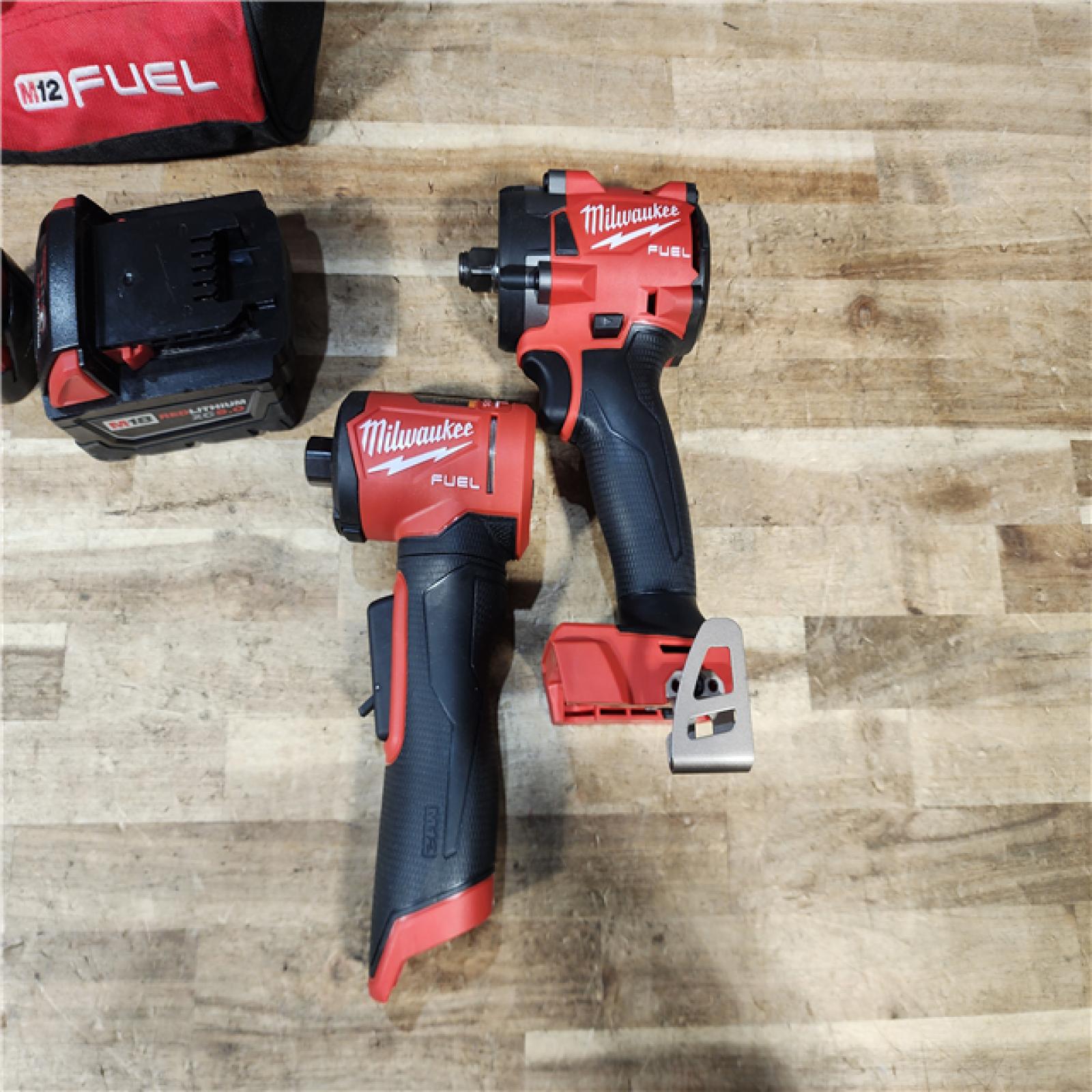 HOUSTON LOCATION - AS - IS Milwaukee 2 Tool Combo Kit W/ (2) Battery & Charger
