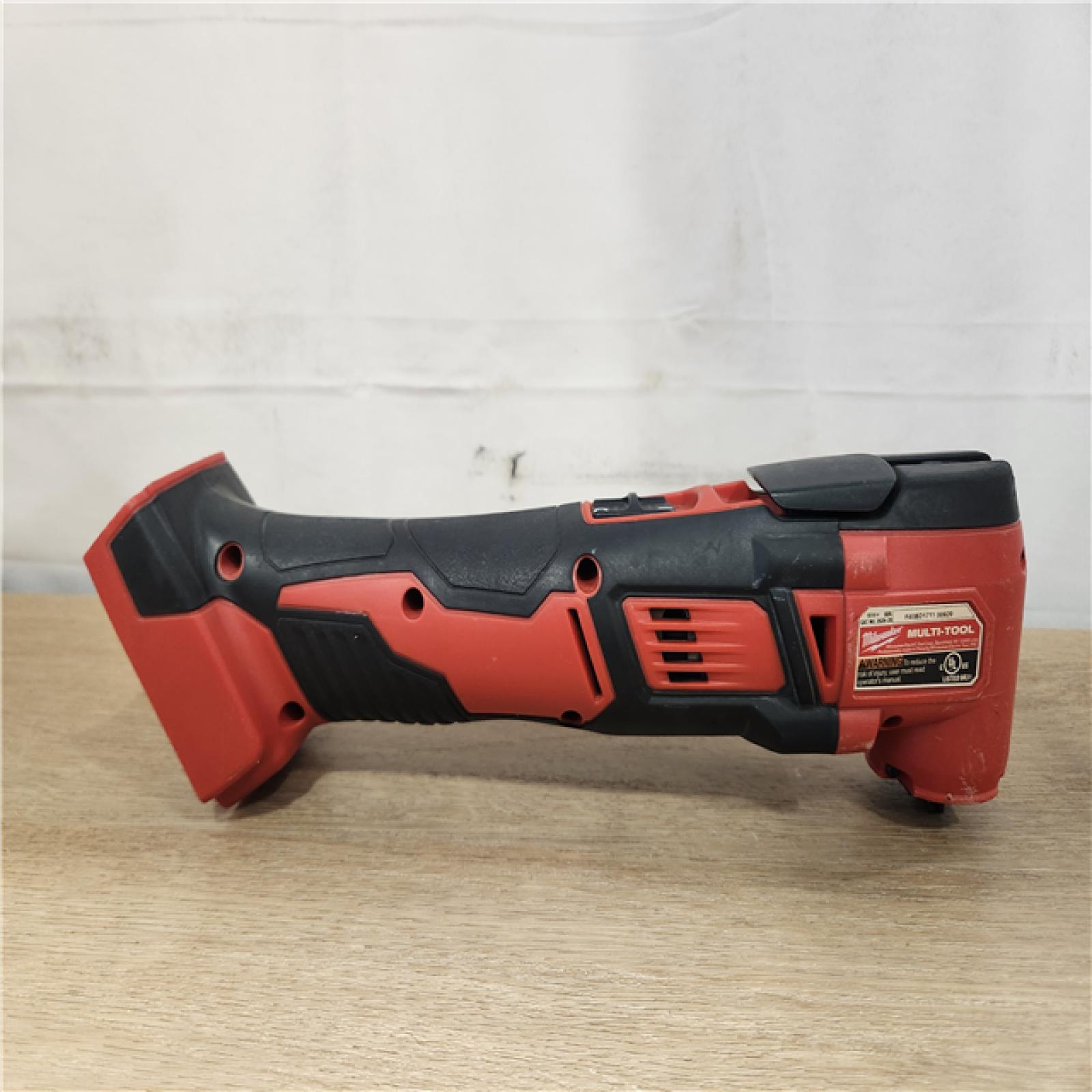 AS-IS- Milwaukee 18V Lithium-Ion Cordless Oscillating Multi-Tool Kit