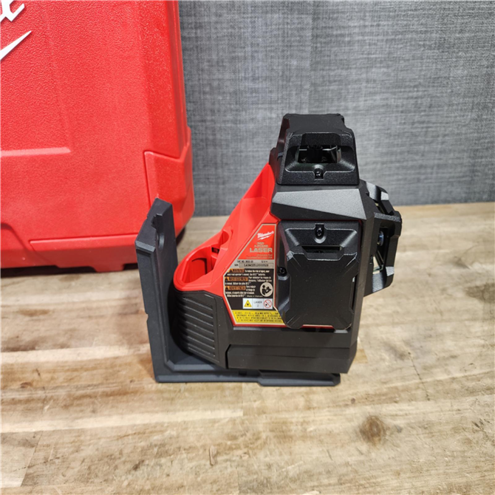 HOUSTON LOCATION - AS-IS Milwaukee-3632-21 M12 Green Beam Laser 360° 3-Plane Kit