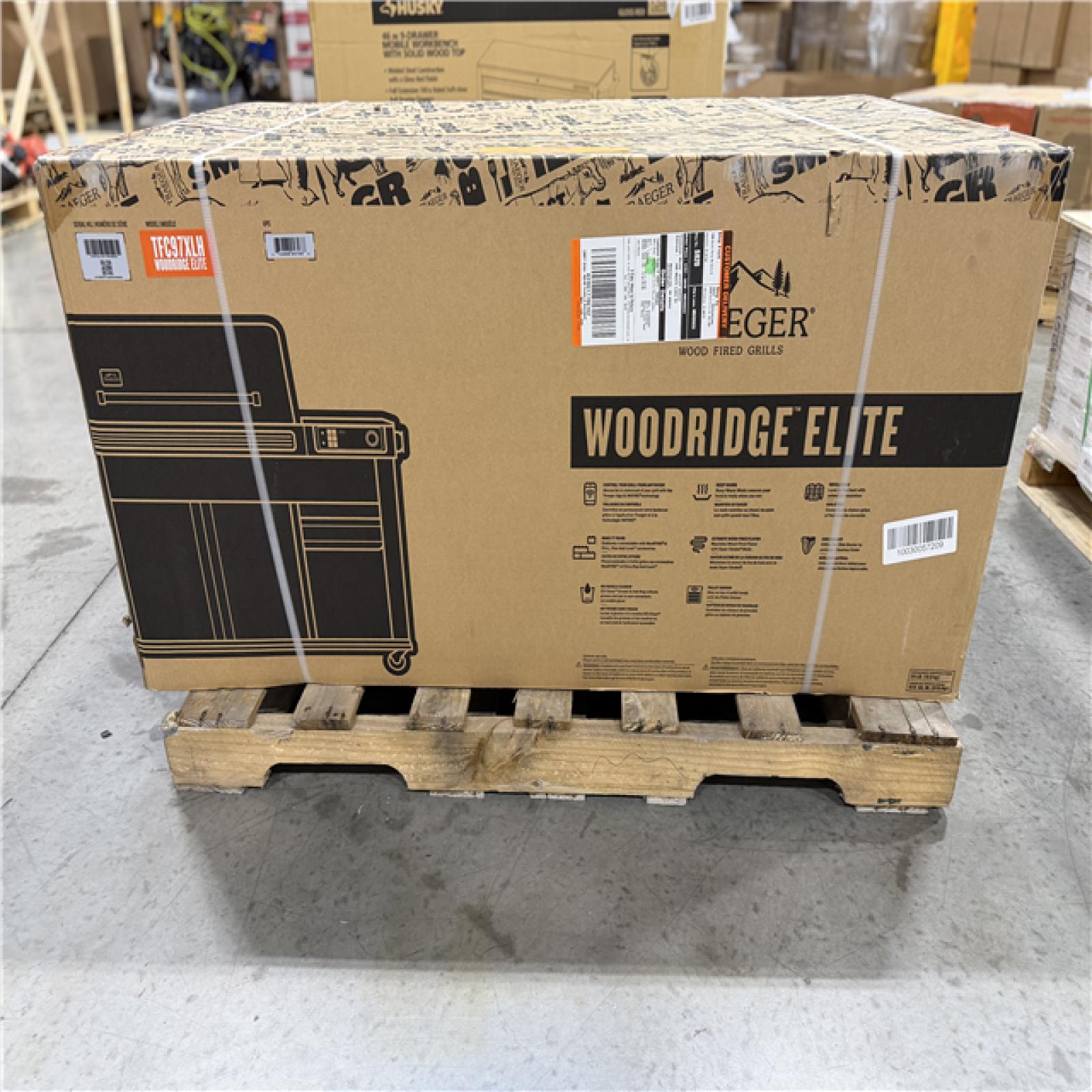 DALLAS LOCATION- TRAEGER Woodridge Elite Wi-Fi Pellet Grill and Smoker in Black