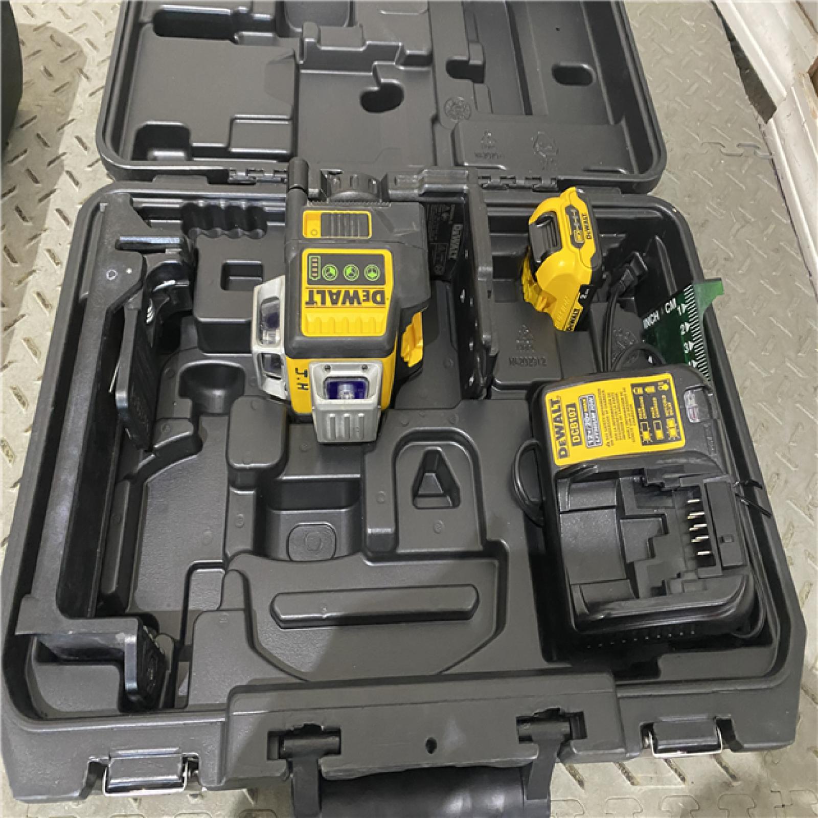 DEWALT 12V MAX Lithium-Ion 100 ft. Green Self-Leveling 3-Beam 360 Degree Laser Level with 2.0Ah Battery, Charger and Case