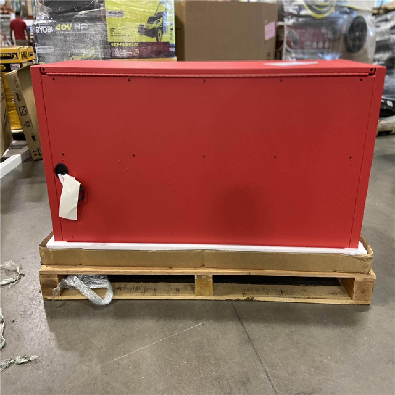 DALLAS LOCATION - Milwaukee High Capacity 56 in. W x 22 in. D 8-Drawer Top Tool Chest