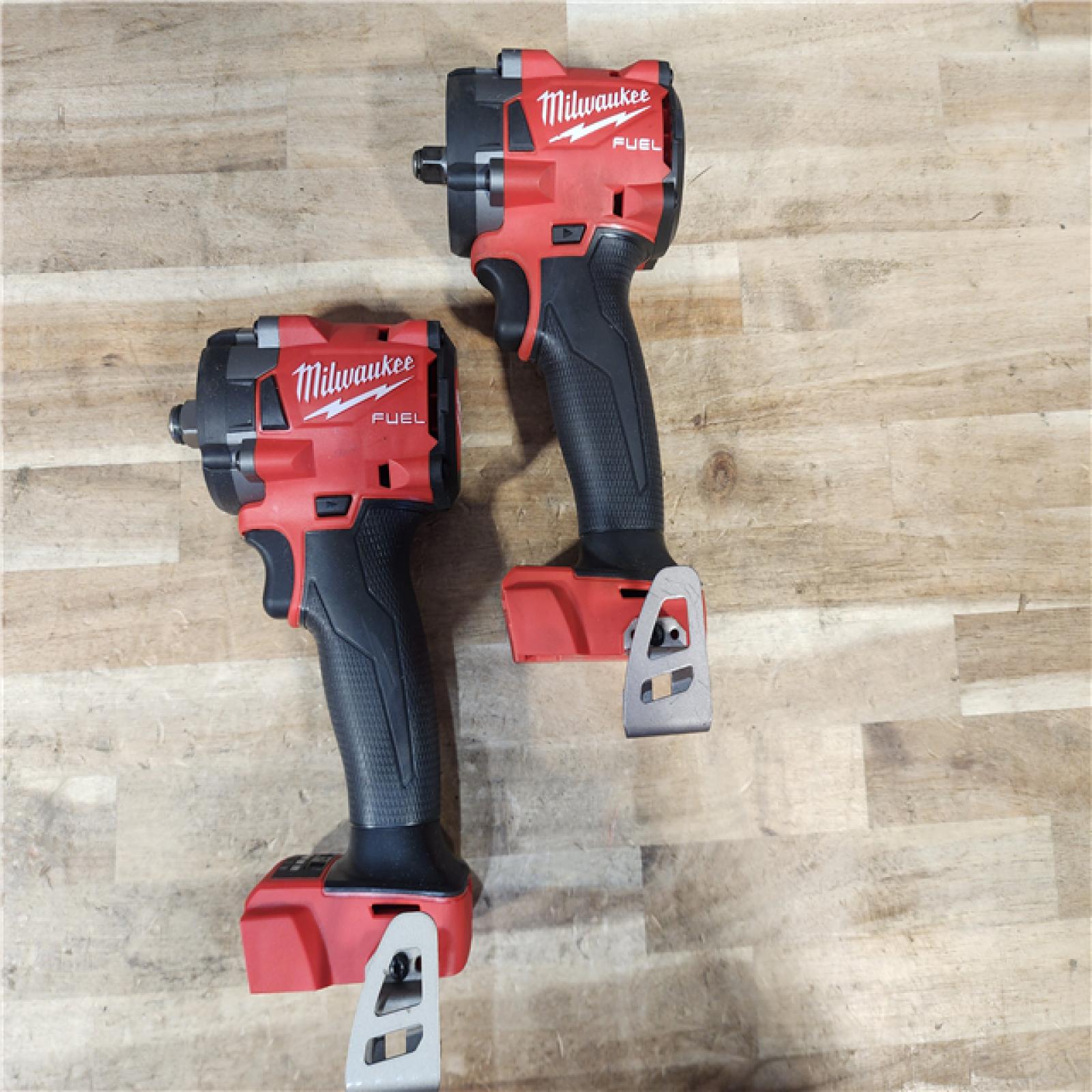 HOUSTON LOCATION - AS-IS MILWAUKEE 2 TOOL COMBO KIT W/ (2) BATTERY & CHARGER