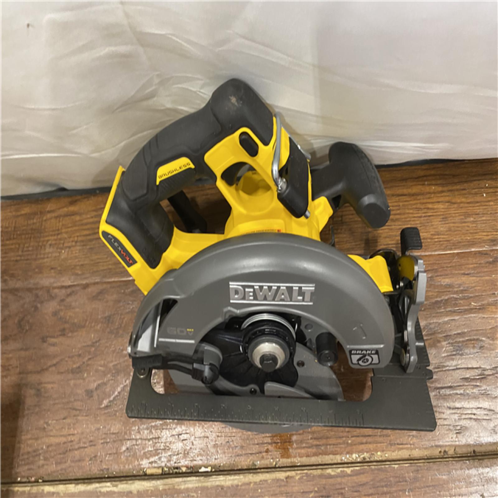 AS-IS DeWALT Flexvolt Max 7-1/4  60V Brushless Circular Saw DCS578B