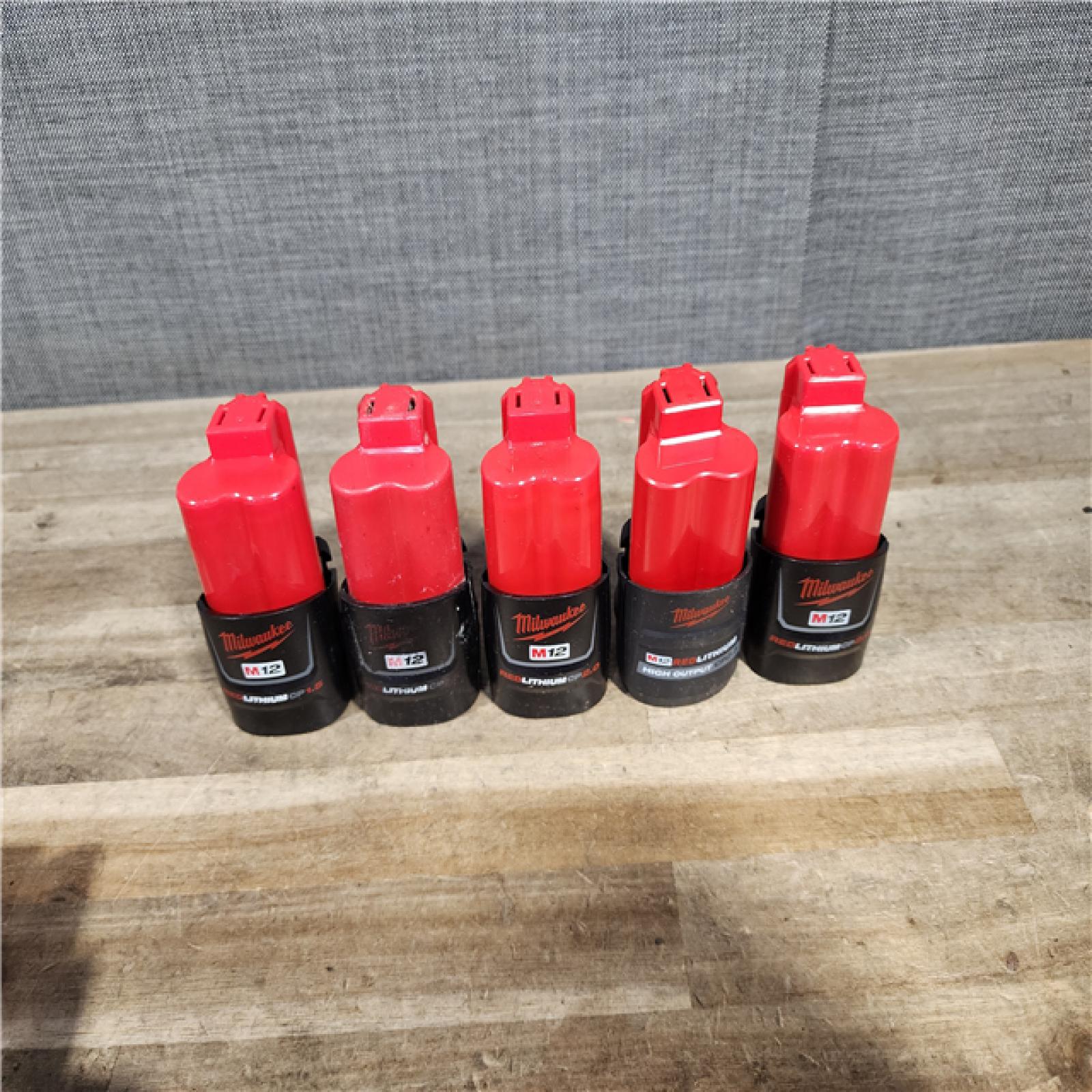 HOUSTON LOCATION - AS-IS MILWAUKEE BATTERY PACK QTY - 15