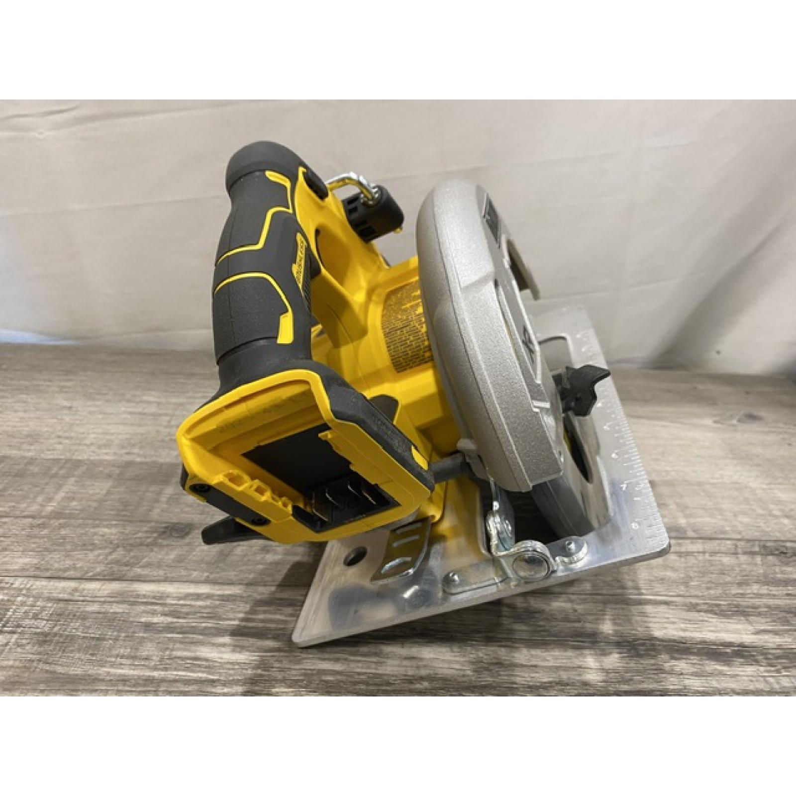 AS-IS DEWALT 20-Volt MAX 7-1/4 in. Cordless Circular Saw (Tool Only)