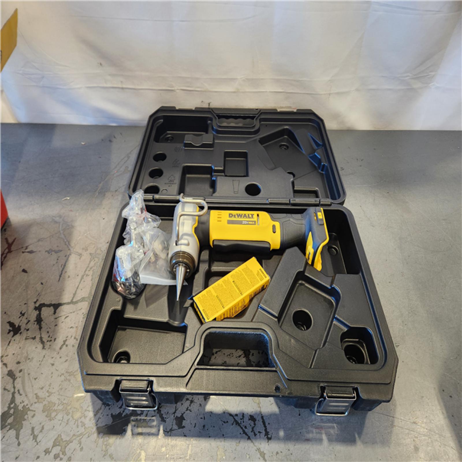 AS-IS- DEWALT DCE400B 20V Max 1 Pex Expander (Tool Only)