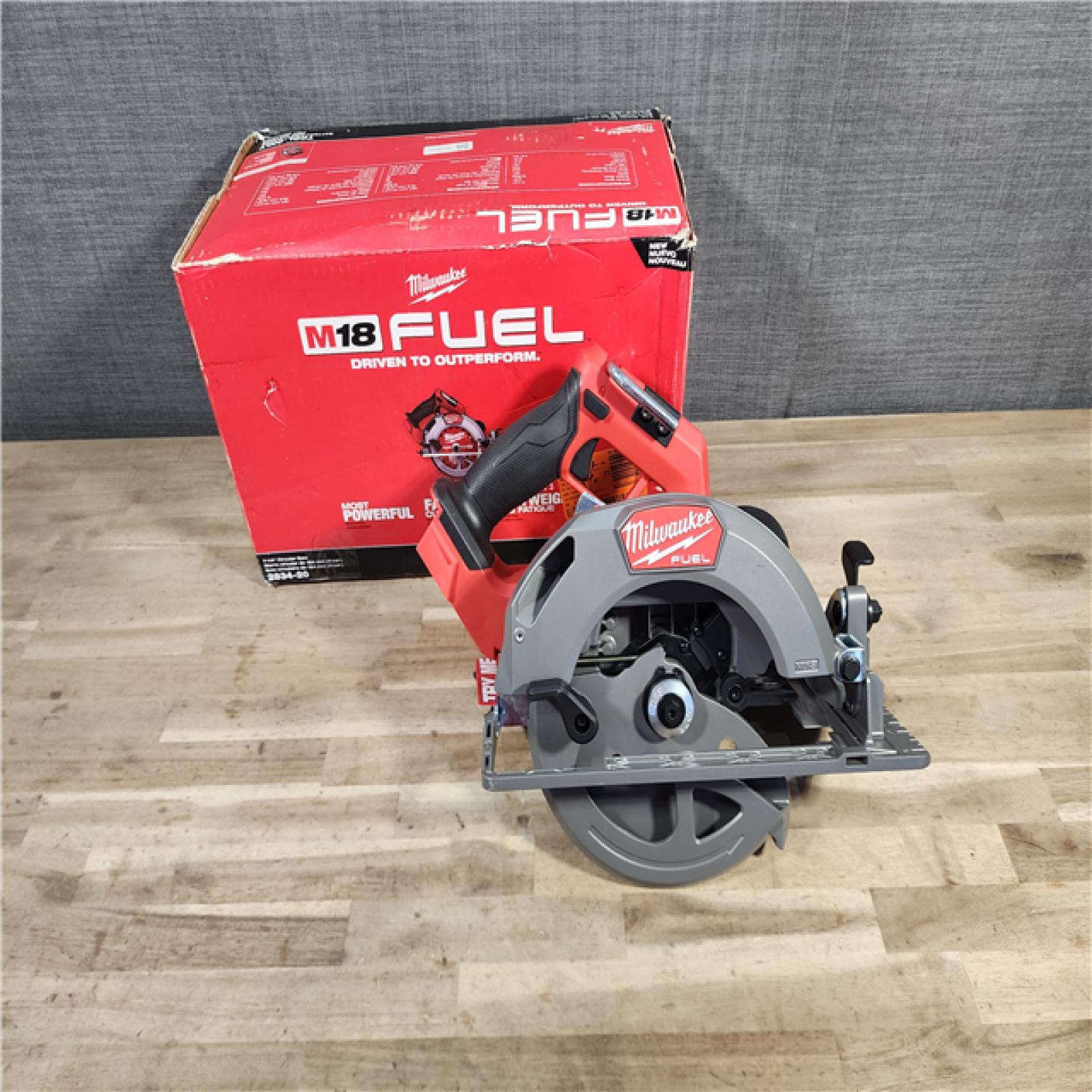 HOUSTON LOCATION - AS-IS (APPEARS LIKE NEW) Milwaukee M18 FUEL 7-1/4 Inch Circular Saw (Bare Tool)