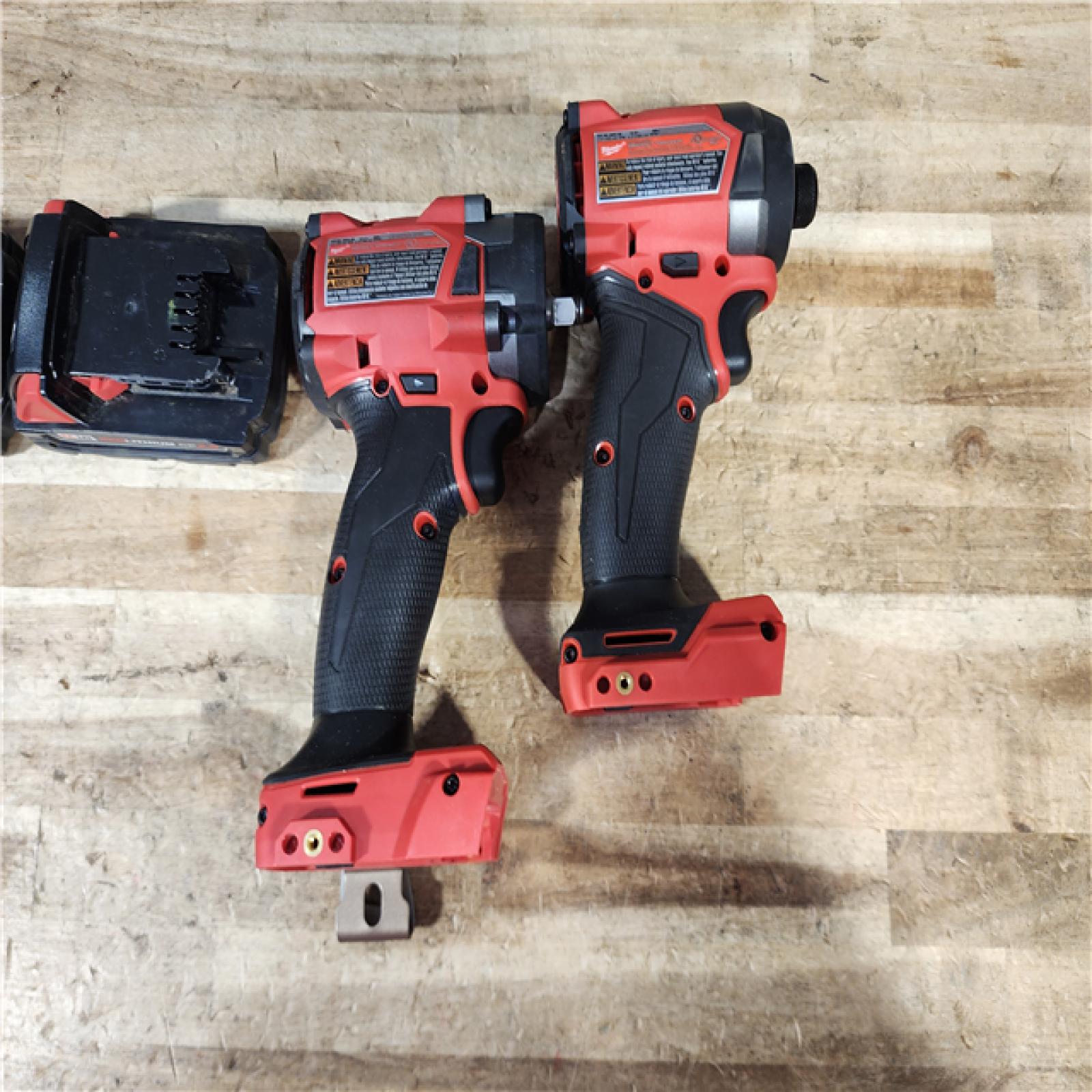 HOUSTON LOCATION - AS - IS Milwaukee 2 Tool Combo Kit W/ (2) Battery & Charger
