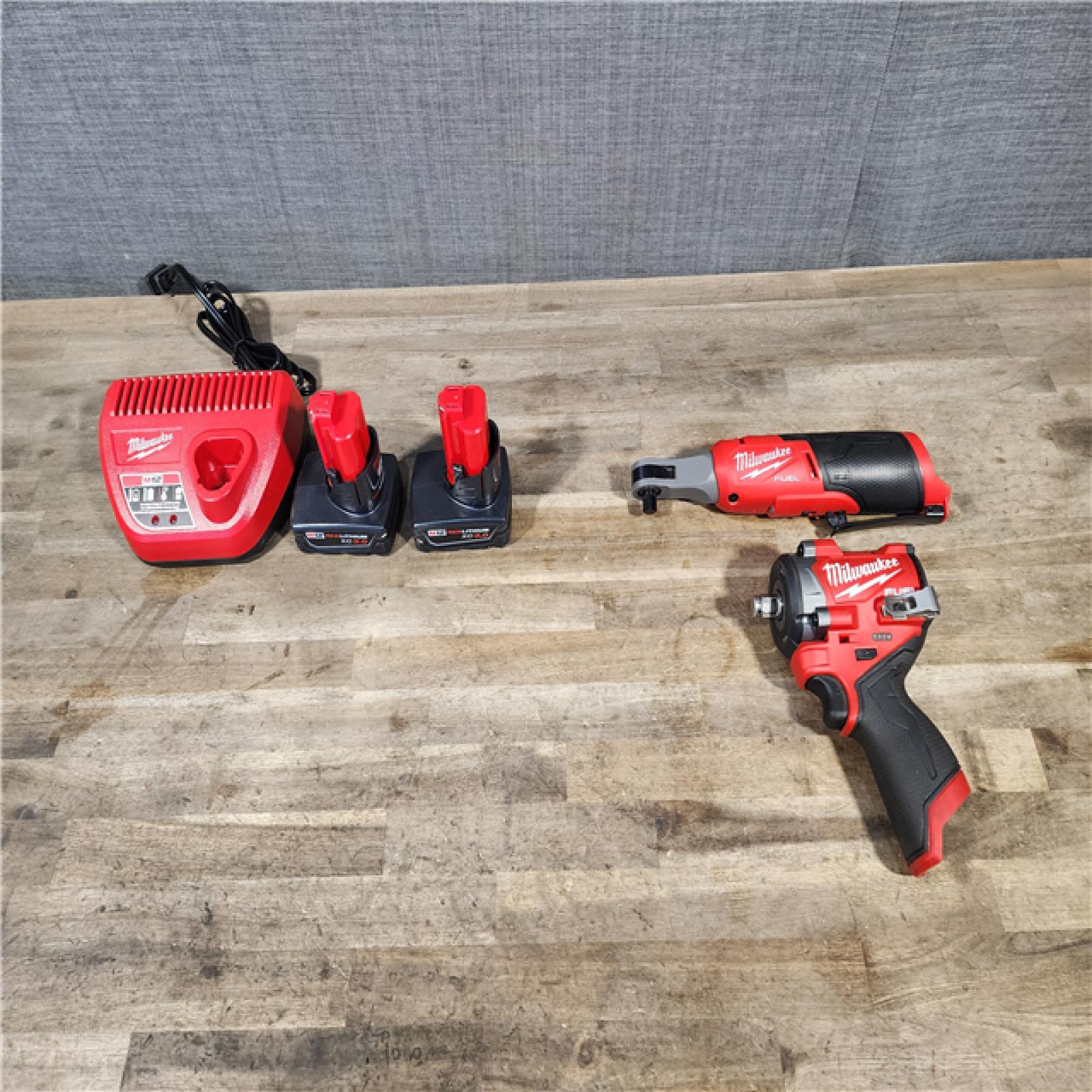 HOUSTON LOCATION - AS-IS MILWAUKEE 2 TOOL COMBO KIT W/ (2) BATTERY & CHARGER