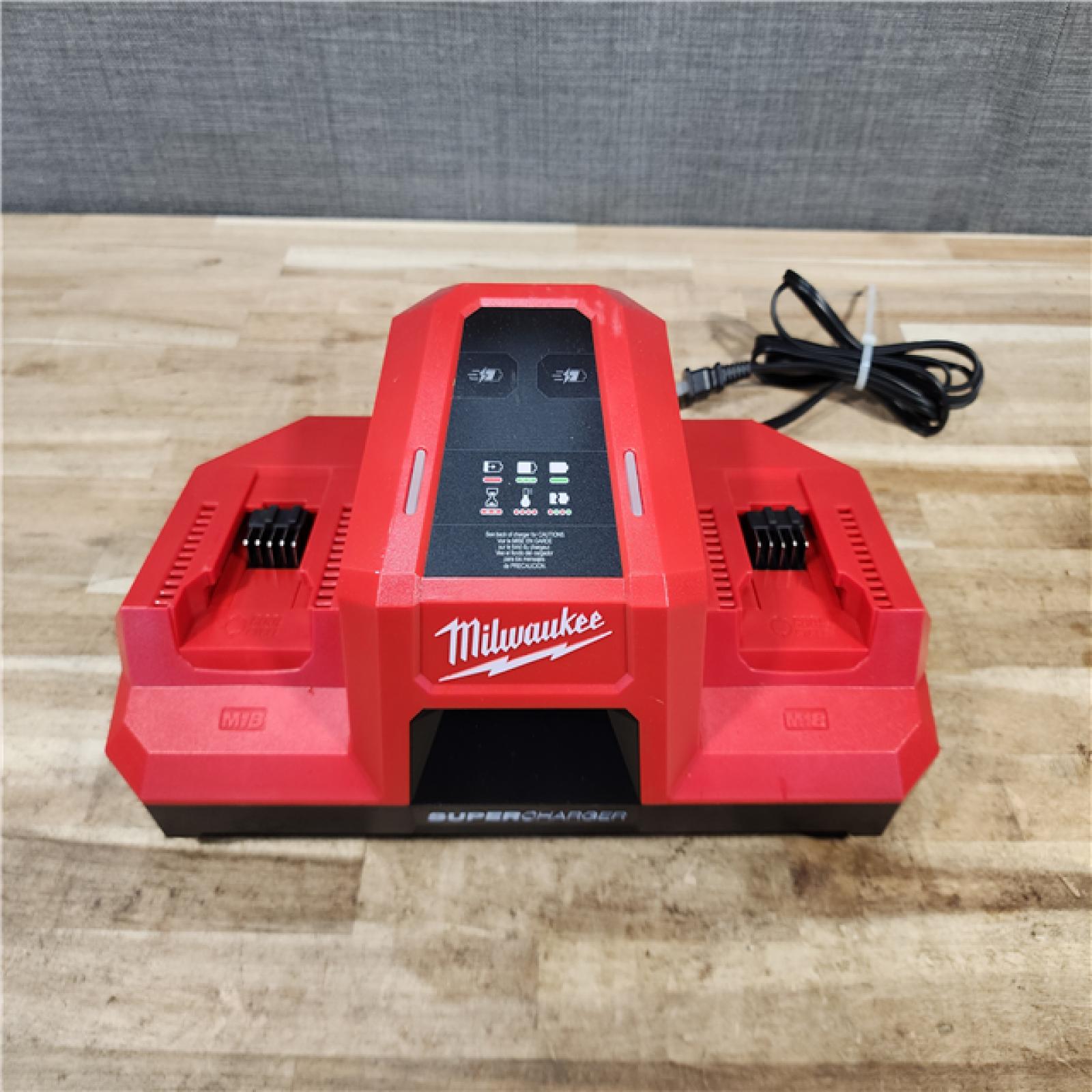 HOUSTON LOCATION - AS-IS Milwaukee M18 18V Dual Bay Simultaneous Super Charger Tool-Only