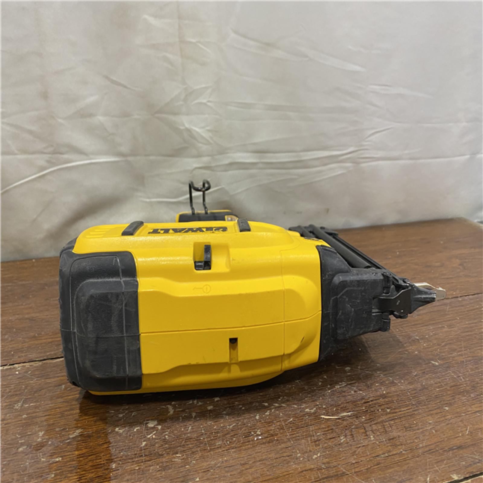 AS-IS DEWALT 20V MAX XR 18 Gauge Brad Nailer Kit