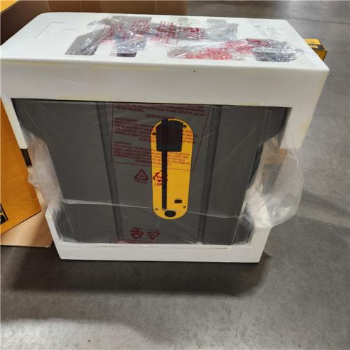 Like New-  DEWALT 15 Amp Corded 8-1/4 in. Compact Jobsite Tablesaw with Compact Table Saw Stand