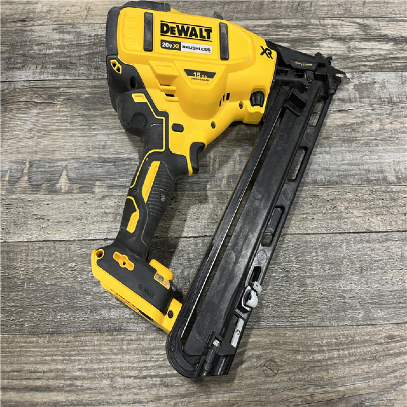 AS-IS DEWALT 20V MAX XR Lithium-Ion Cordless 2-1/2 in. 15-Gauge Finish Nailer Kit