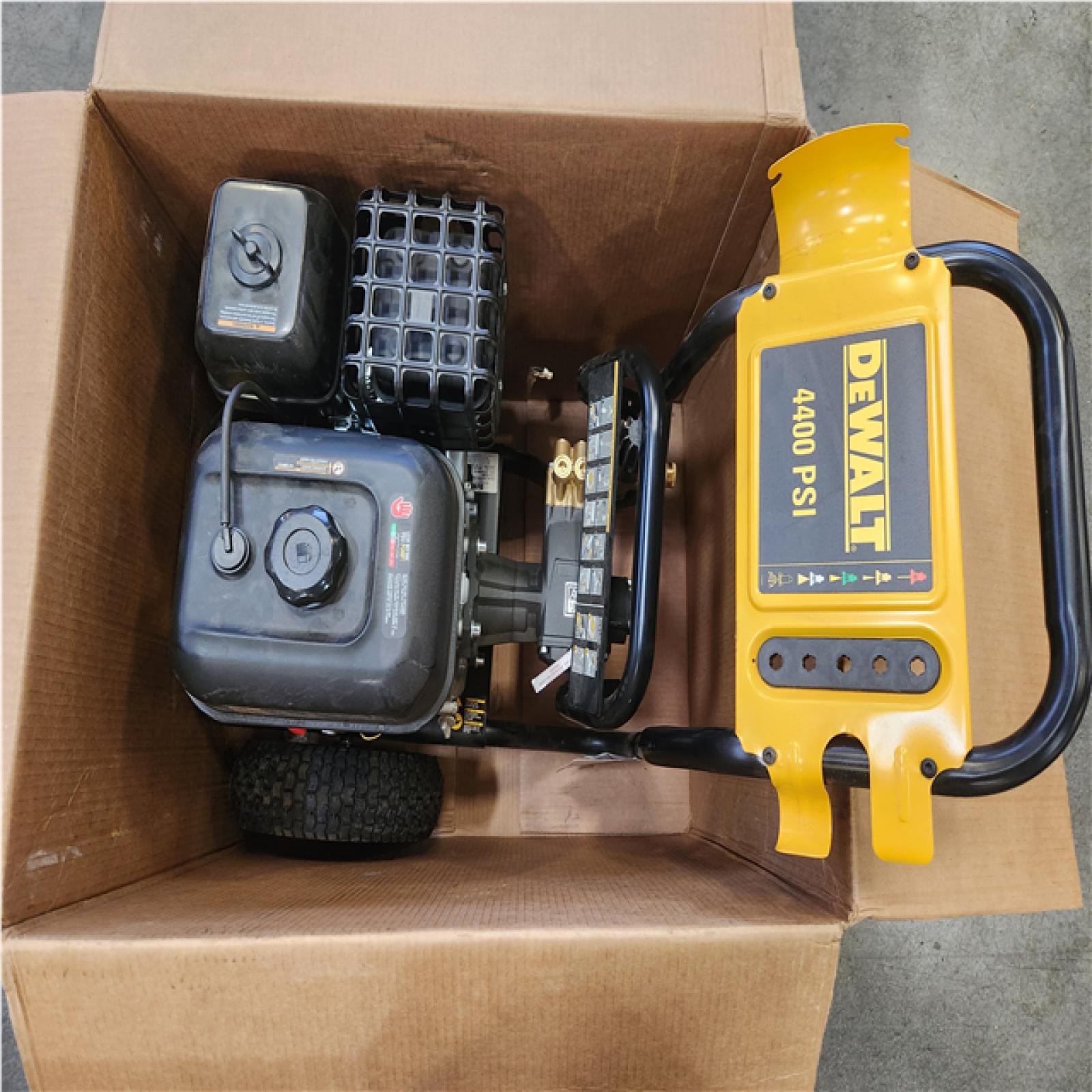 Phoenix LIKE NEW DEWALT 4400 PSI 4.0 GPM Cold Water Gas Pressure Washer