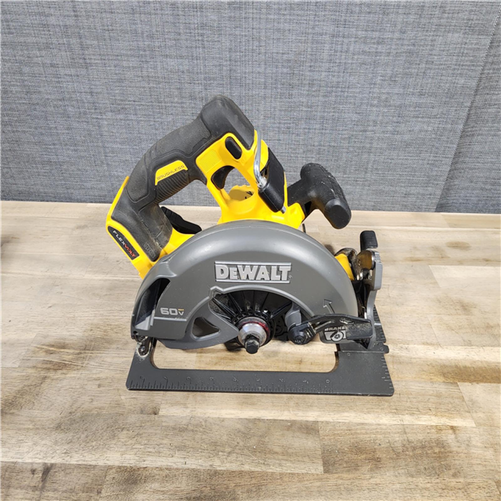 HOUSTON LOCATION - AS-IS DeWALT Flexvolt Max 7-1/4  60V Brushless Circular Saw DCS578B (Bare Tool)