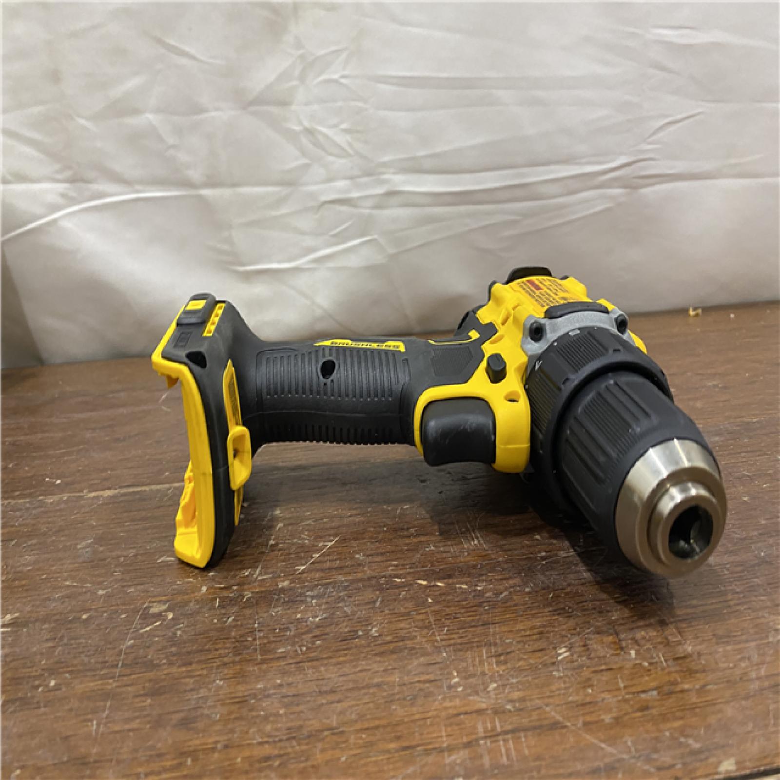 AS-IS DEWALT ATOMIC COMPACT SERIES 20V MAX* Brushless Cordless 1/2 Drill/Driver Kit