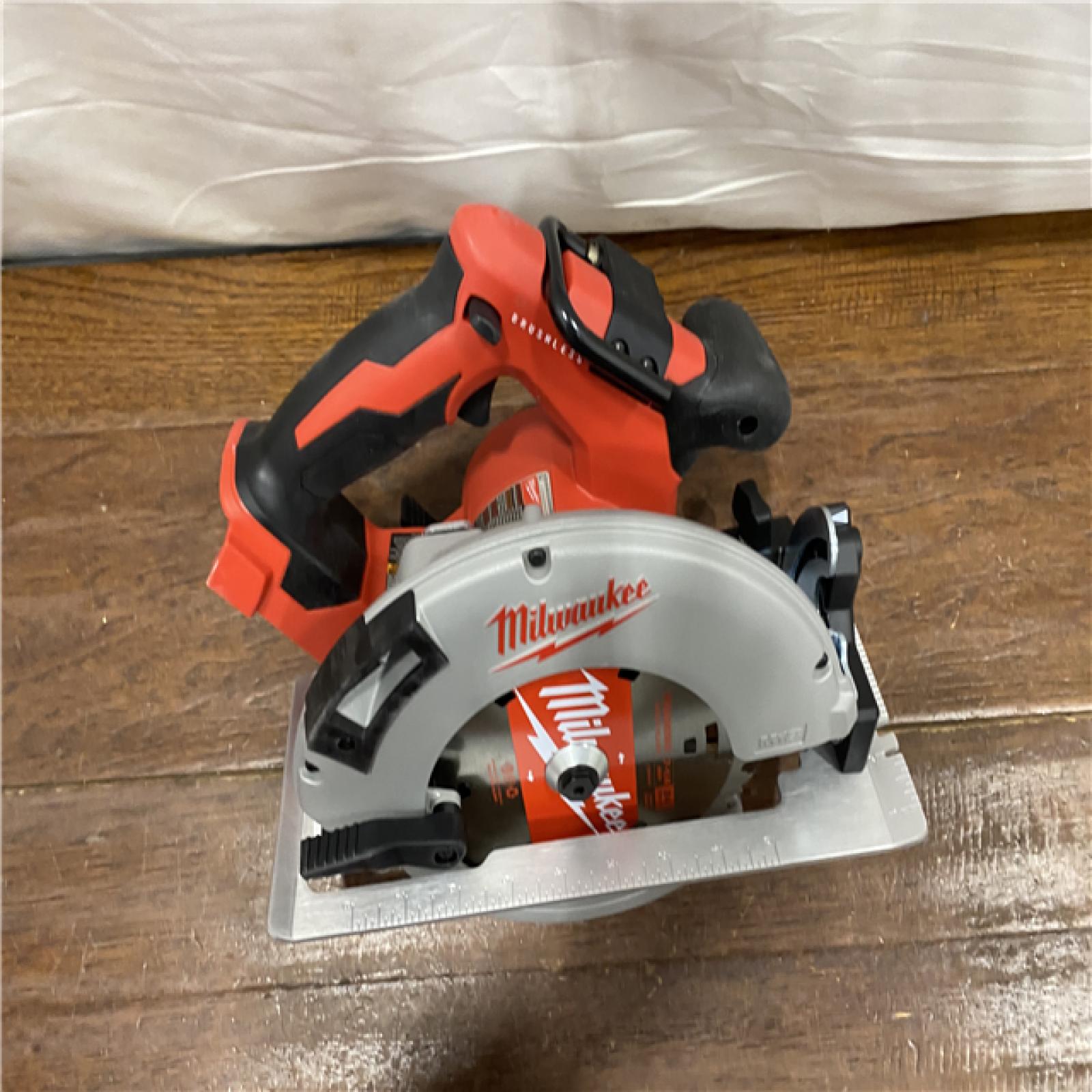 AS-IS Milwaukee M18 7-1/4  18V Brushless Circular Saw 2631-20 (Bare Tool)
