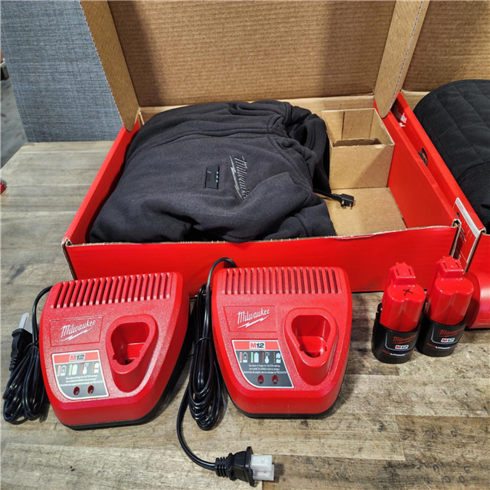 HOUSTON LOCATION - AS-IS MILWAUKEE 2 HEATED CLOTHING COMBO KIT