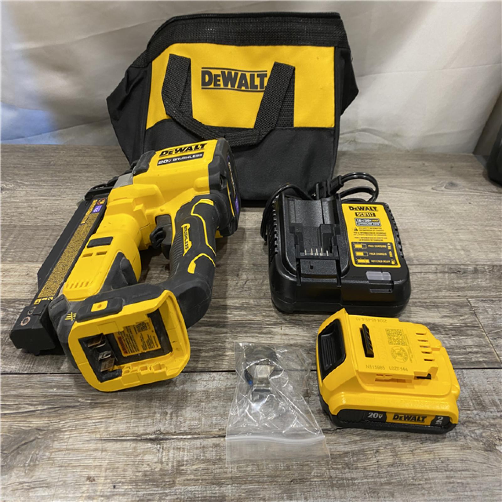 AS-IS DEWALT ATOMIC 20V MAX Lithium Ion Cordless 23 Gauge Pin Nailer Kit
