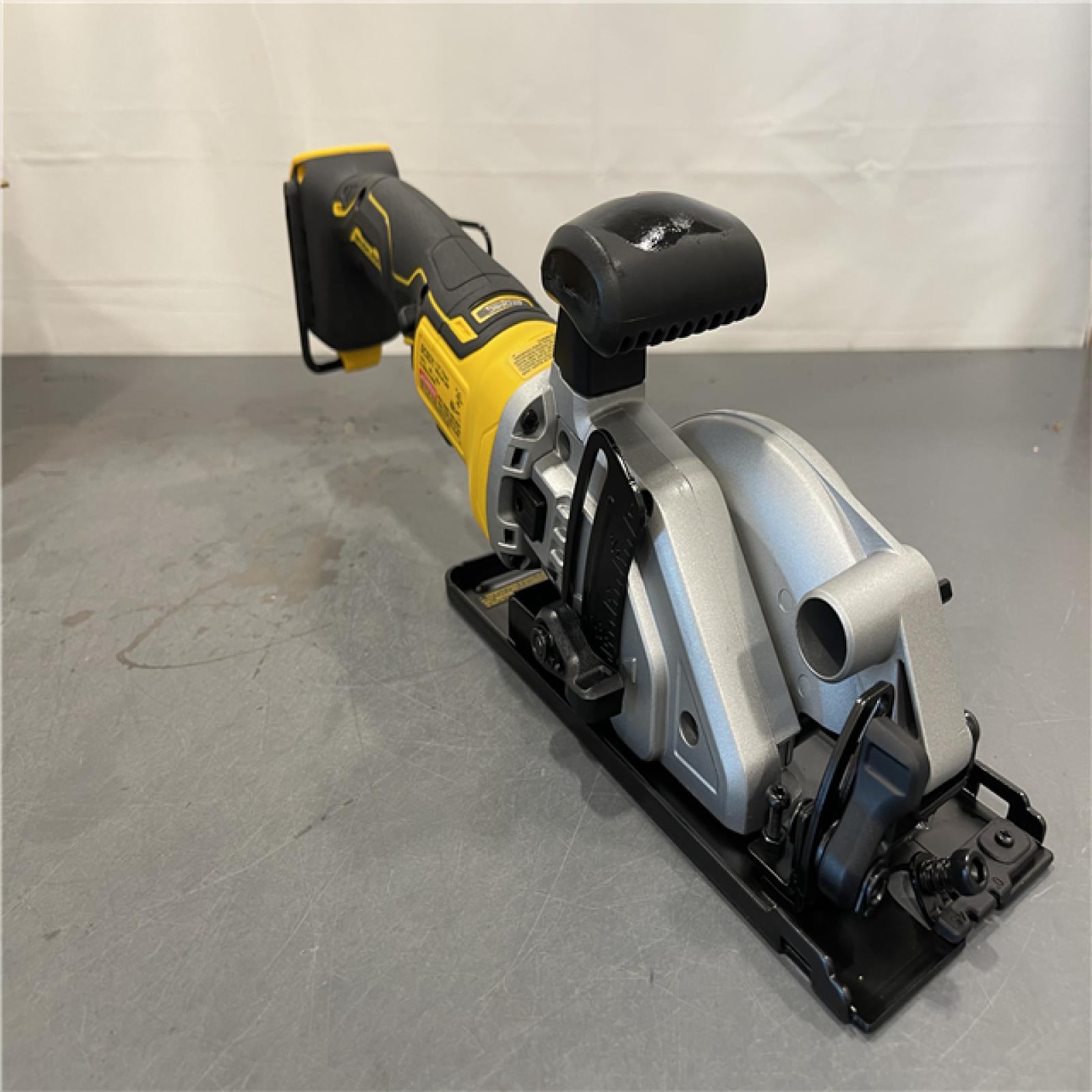 AS-IS - DEWALT ATOMIC 20V MAX Cordless Brushless 4-1/2 in. Circular Saw