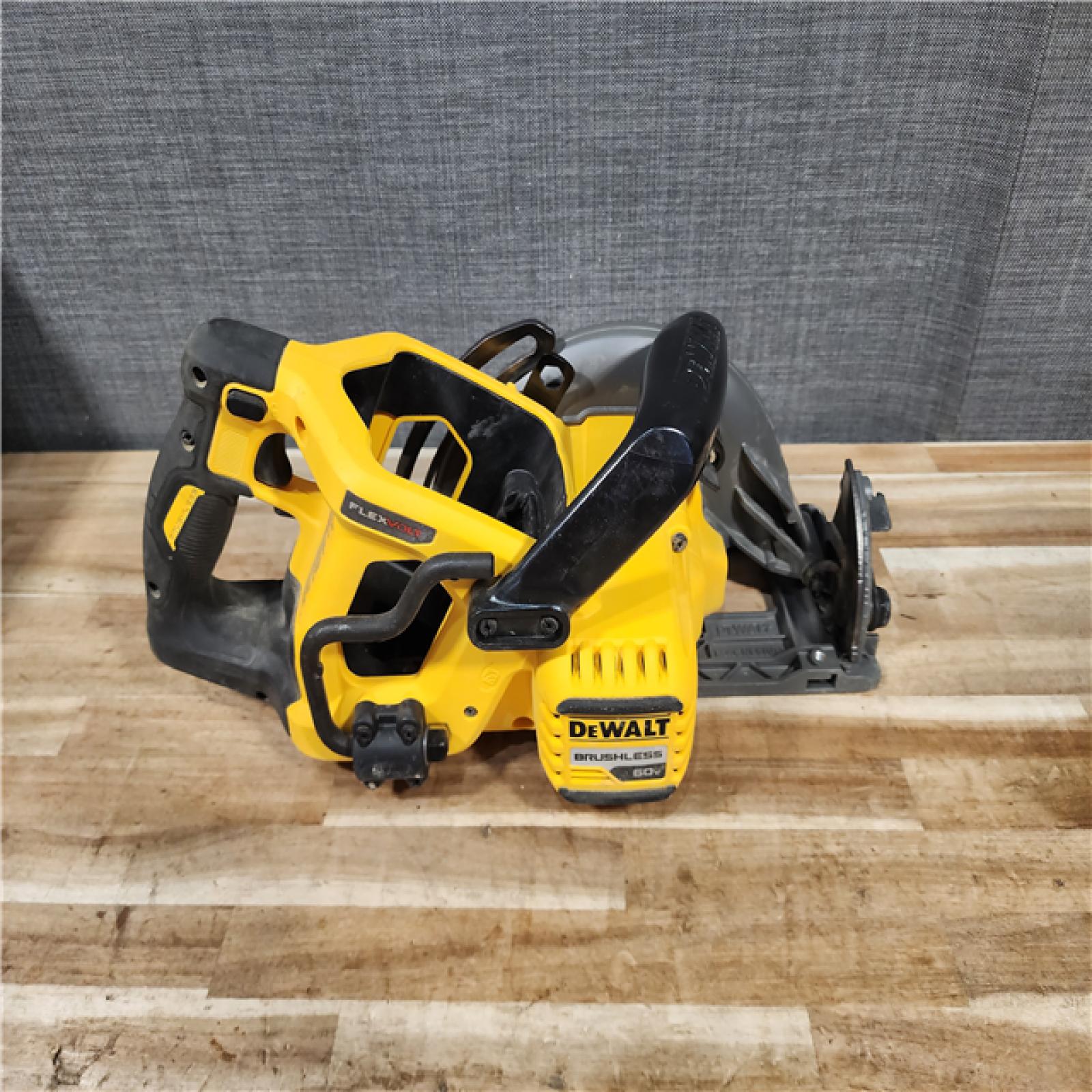 HOUSTON LOCATION - AS-IS DEWALT FLEXVOLT 60V MAX Cordless Brushless 7-1/4 in. Wormdrive Style Circular Saw (Tool Only)