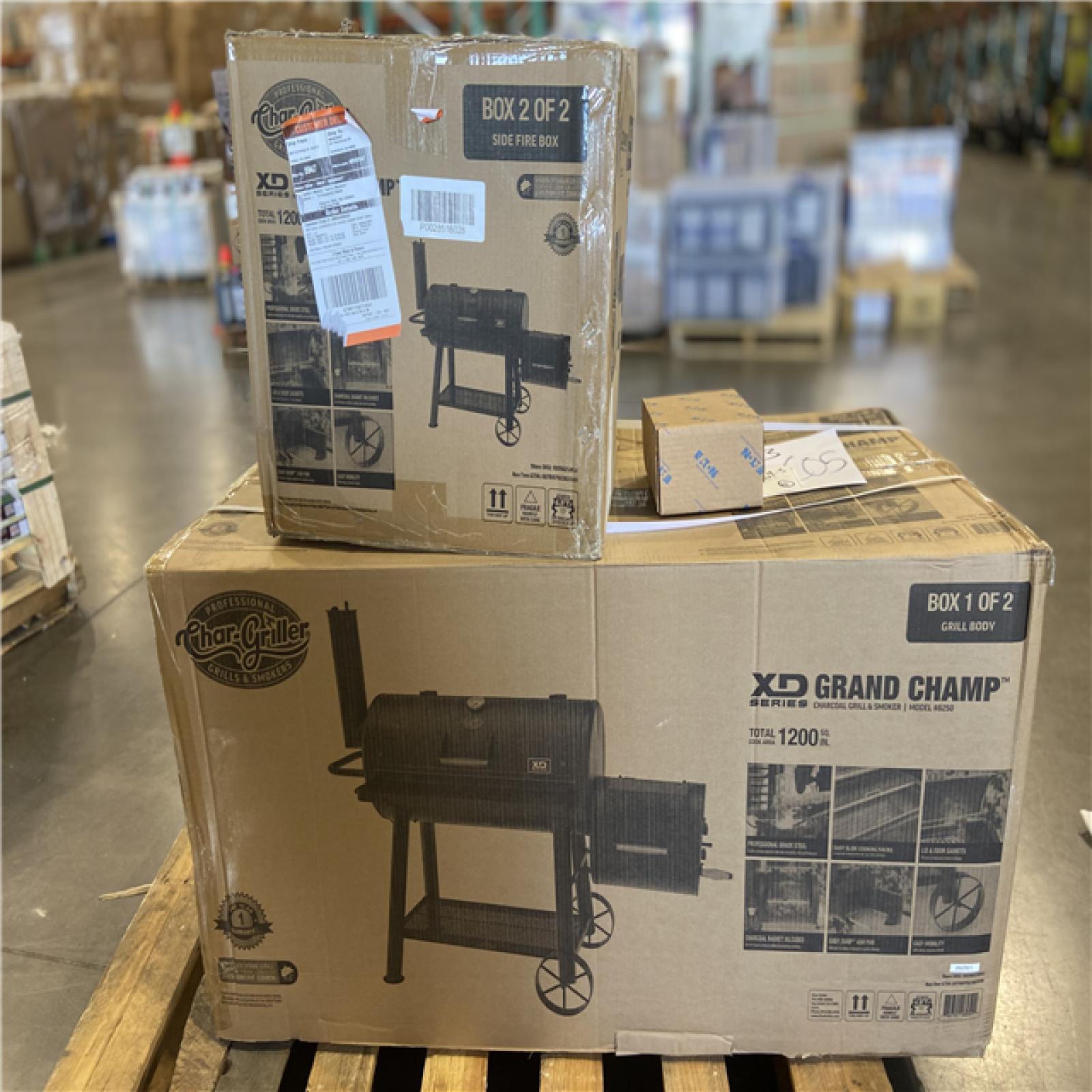 DALLAS LOCATION - AS-IS Char-Griller Grand Champ Charcoal Grill and Offset Smoker in Black