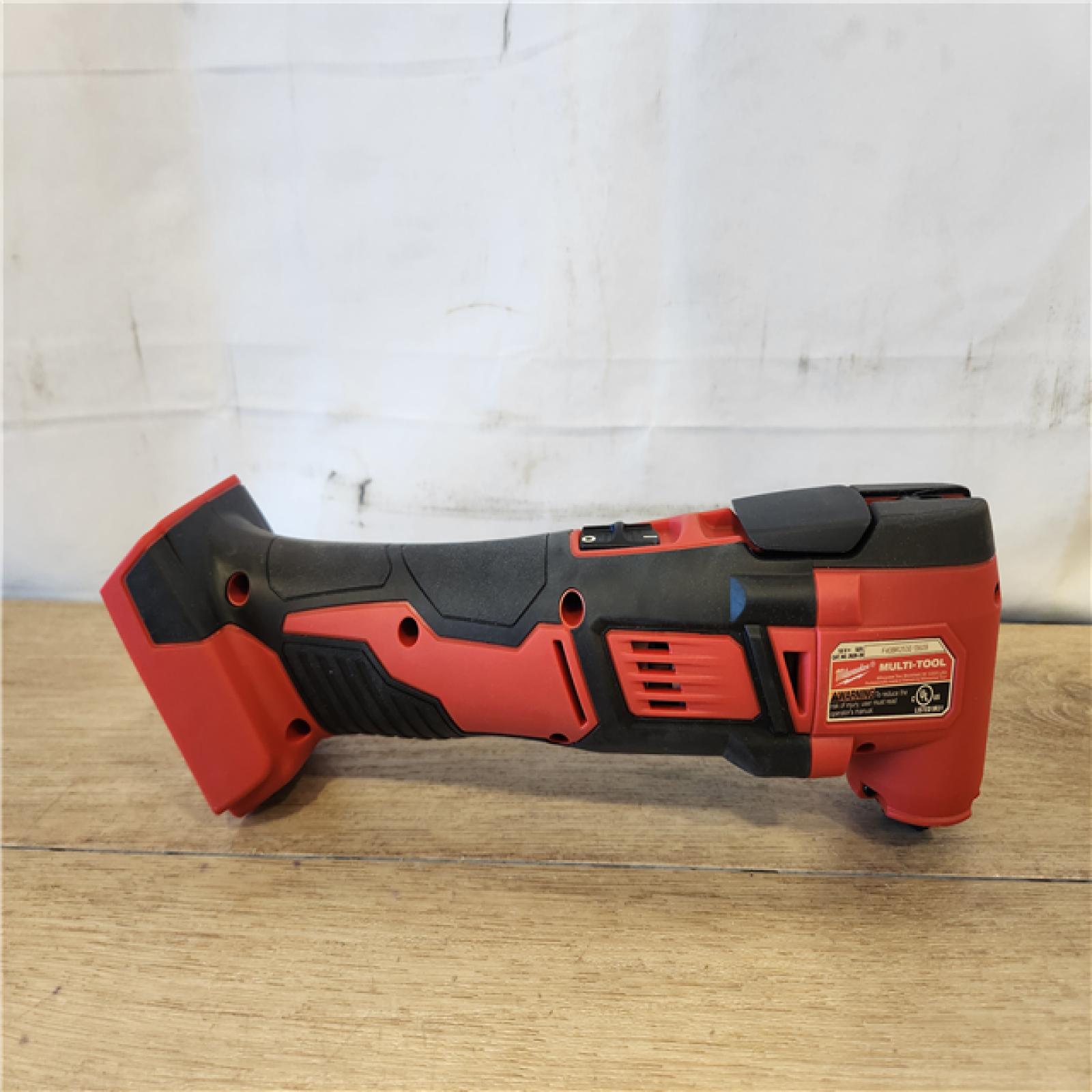 AS-IS- Milwaukee 18V Lithium-Ion Cordless Oscillating Multi-Tool Kit