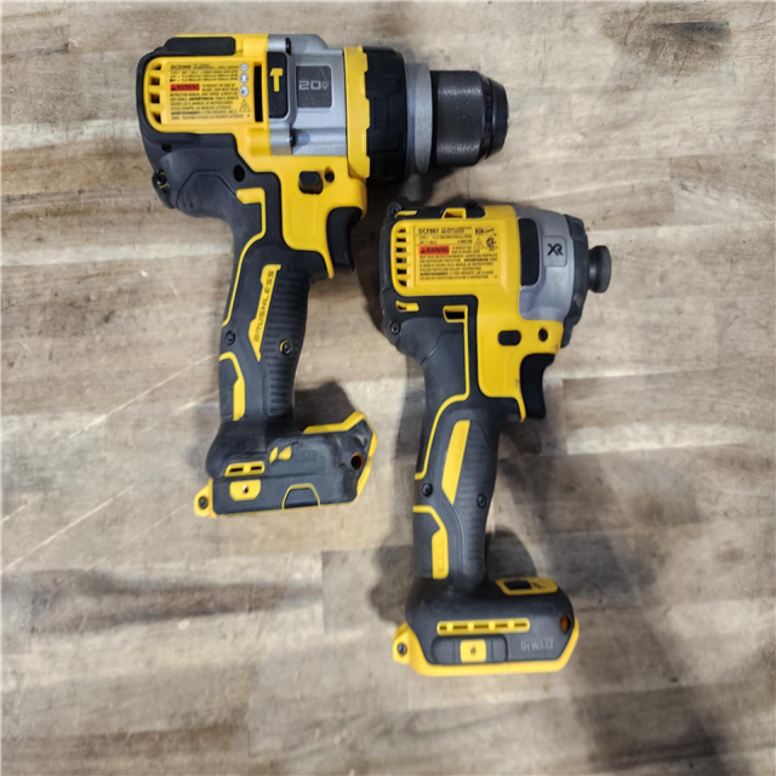 HOUSTON LOCATION - AS-IS DEWALT 2 TOOL COMBO KIT W/ (2) BATTERY & CHARGER