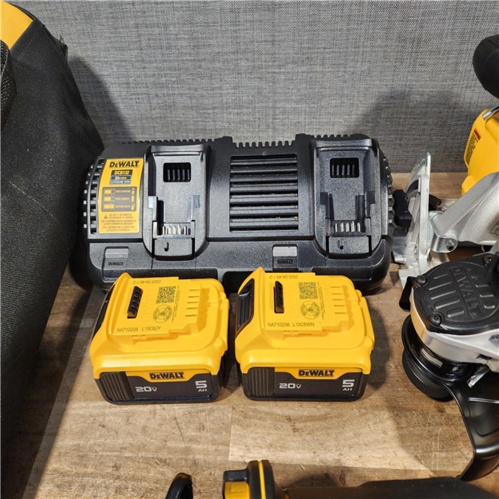 HOUSTON LOCATION - AS-IS DEWALT 20-Volt XR Lithium-Ion 6-Tool Cordless Combo Kit with (2) 5.0 Ah Battery Packs and Charger