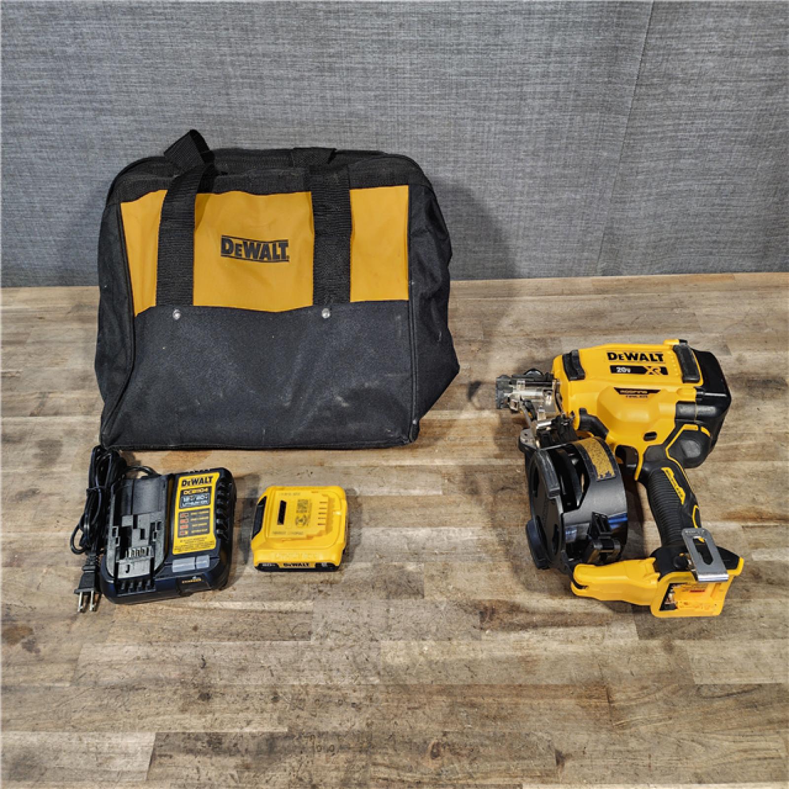 HOUSTON LOCATION - AS-IS DEWALT Roofing Nailer Cordless Kit