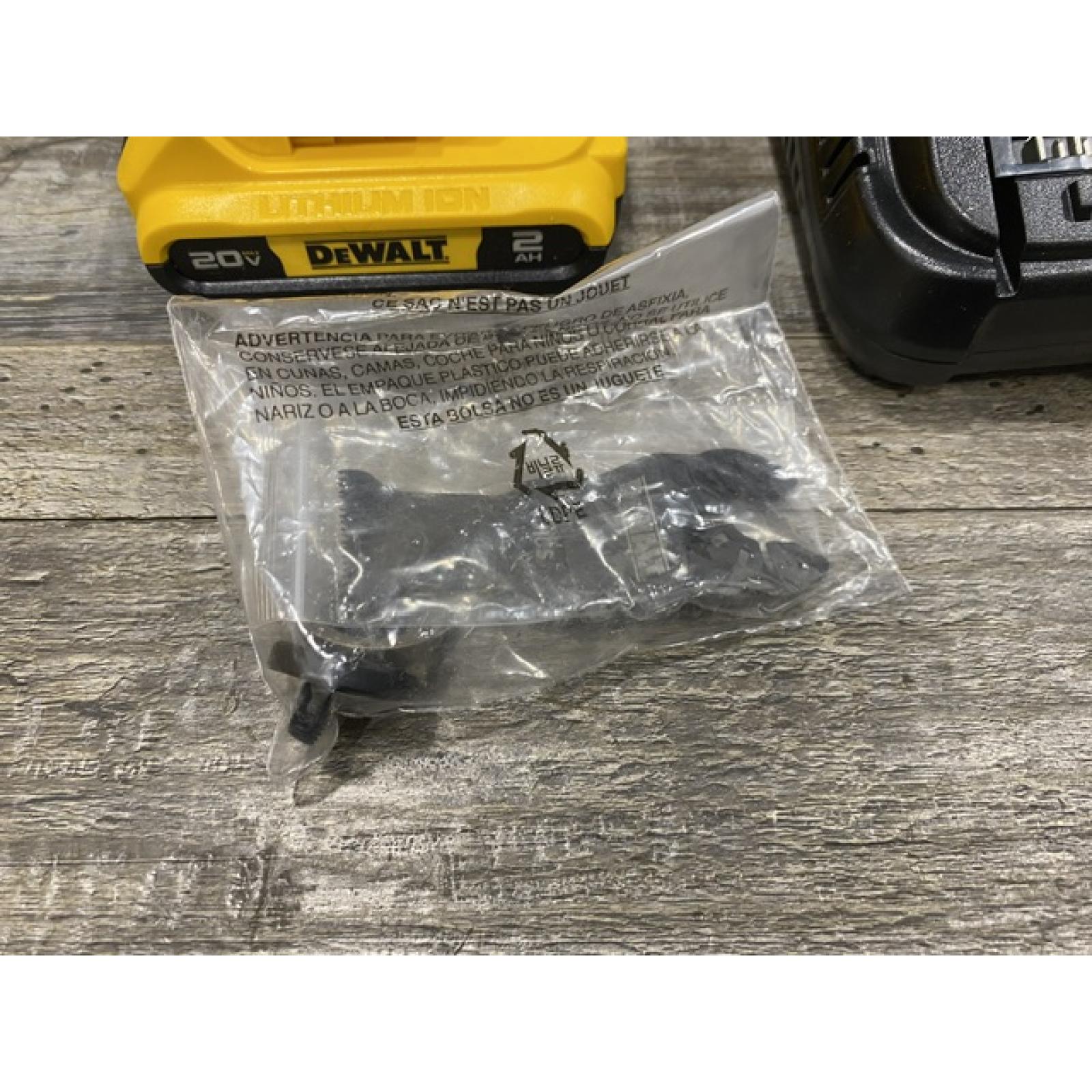 AS-IS DEWALT 20V MAX XR Cordless Brushless 3-Speed Oscillating Multi Tool Kit