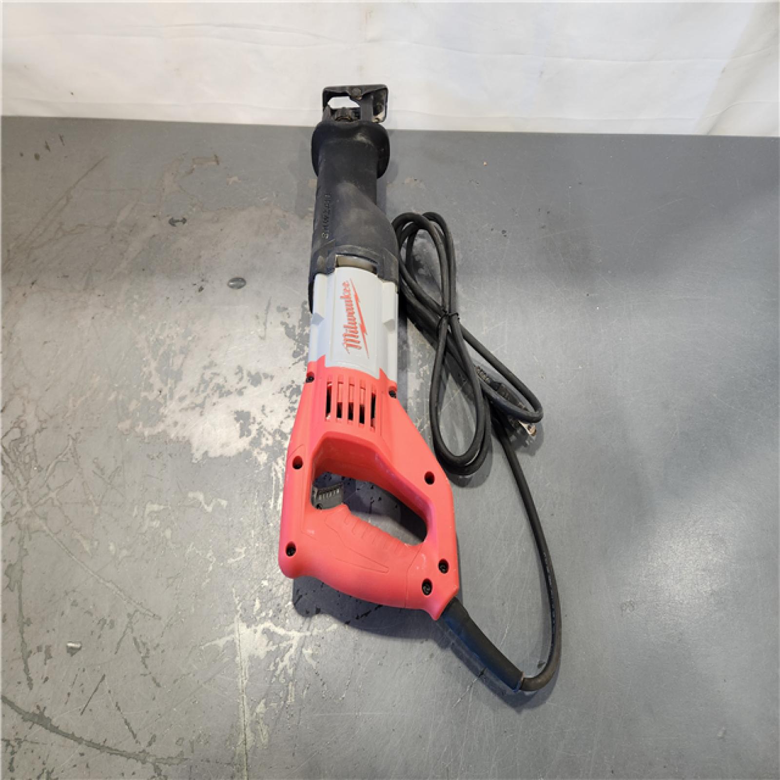 AS-IS- Milwaukee 12 Amp SAWZALL Reciprocating Saw with Case
