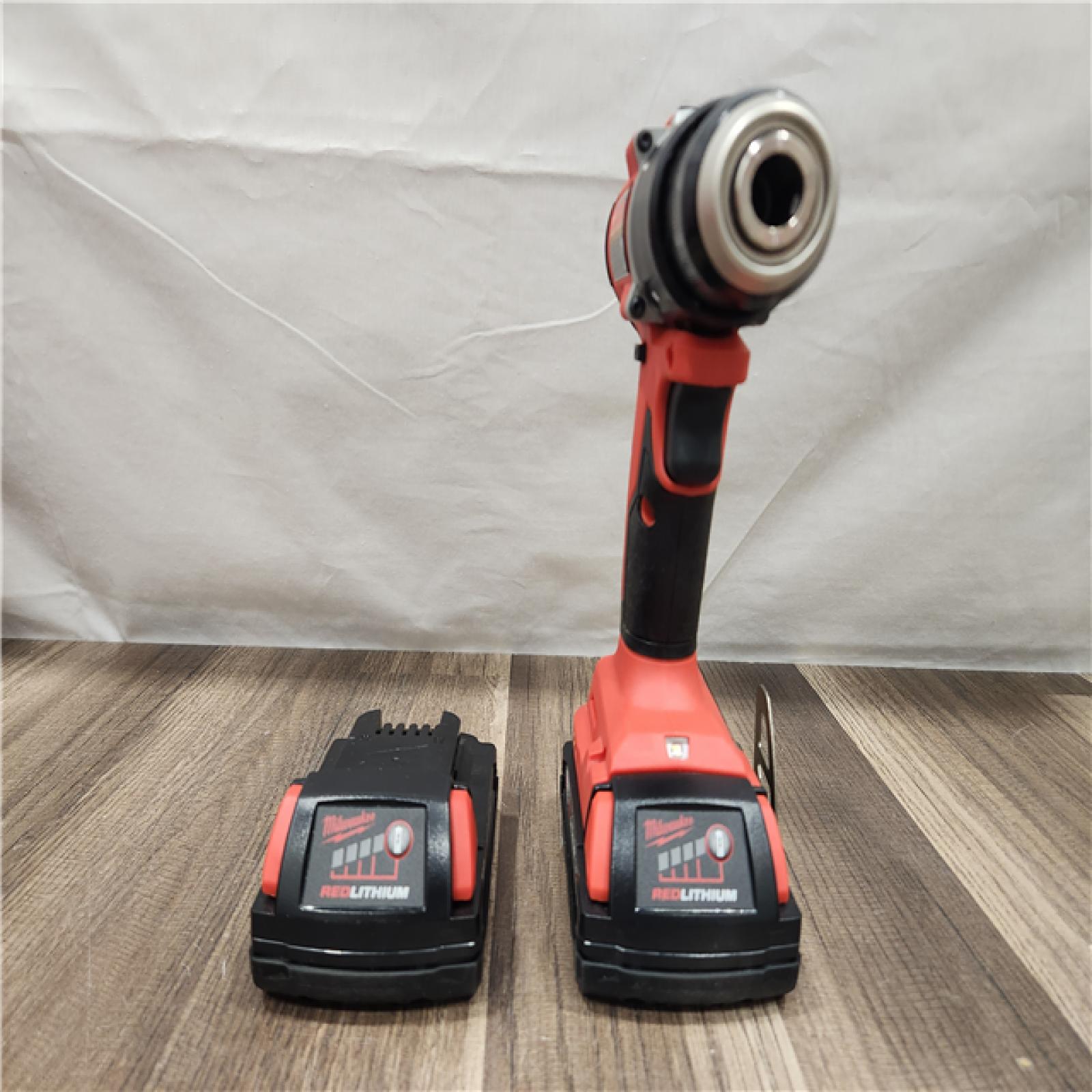 AS-IS- Milwaukee M18 18V Drill/Driver Kit